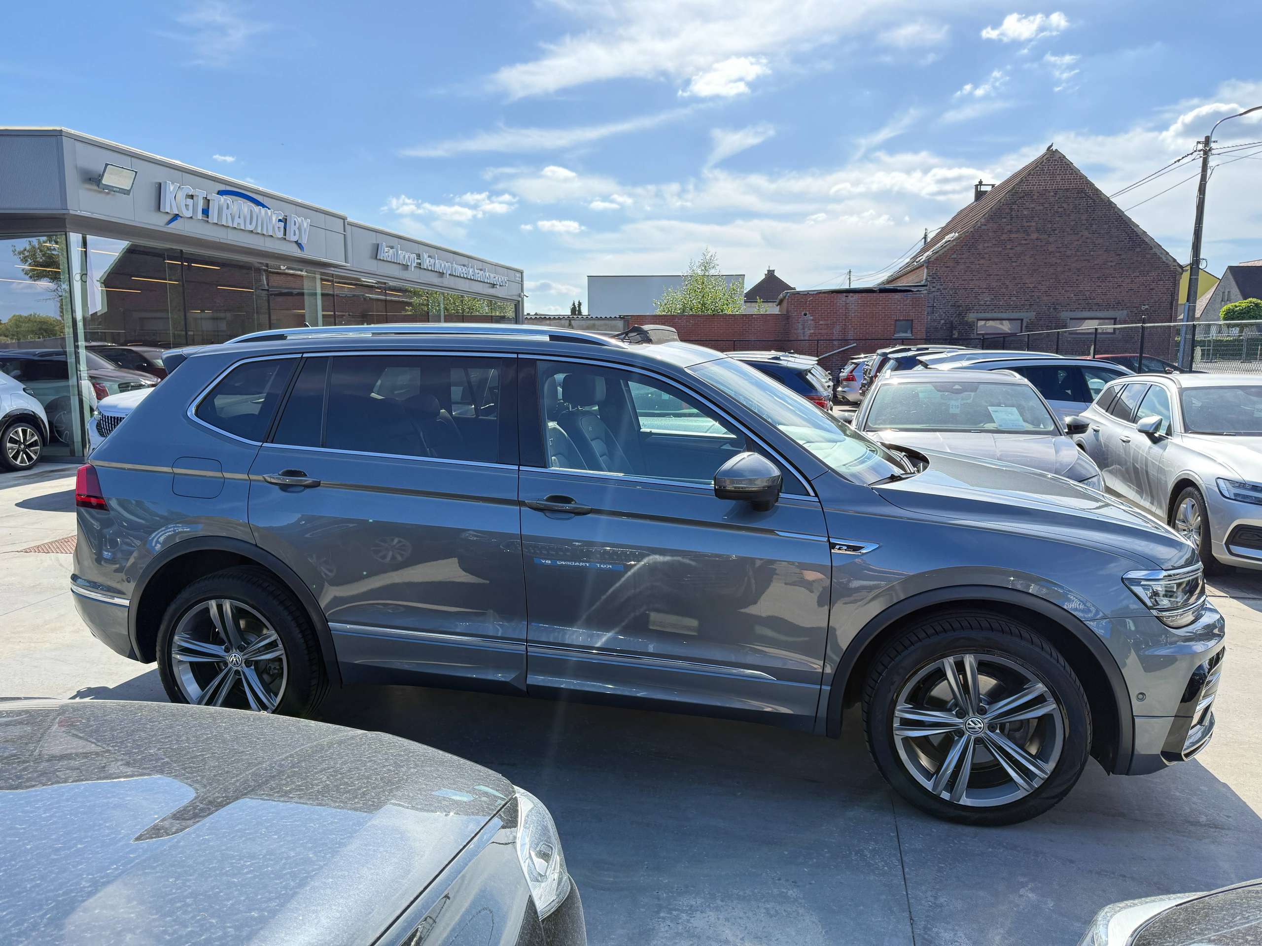 46f09a18-abba-4c36-adaa-2c254d6b950a4-volkswagen-tiguan-allspace-2-0-tdi-7-zit-automaat-r-line-navi-full-led-virtual-opendak-leder-camera.jpg