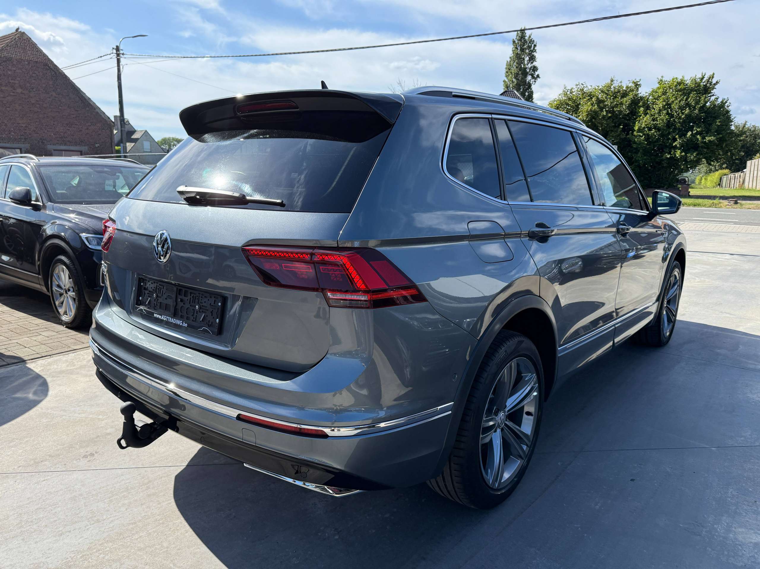 46f09a18-abba-4c36-adaa-2c254d6b950a5-volkswagen-tiguan-allspace-2-0-tdi-7-zit-automaat-r-line-navi-full-led-virtual-opendak-leder-camera.jpg