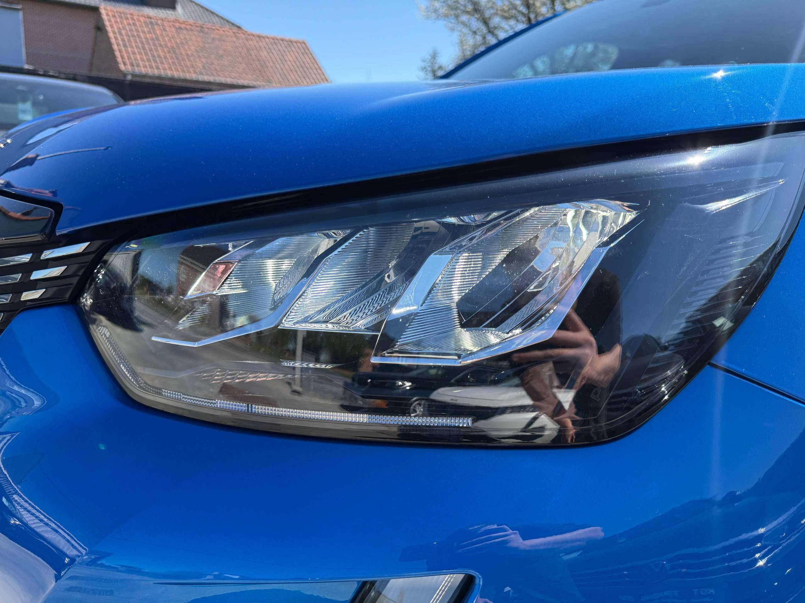 491c2534-3f11-4010-8d8e-810e46cfec9a10-peugeot-2008-1-2i-allure-navigatie-full-led-zwart-leder-carplay-dab.jpg