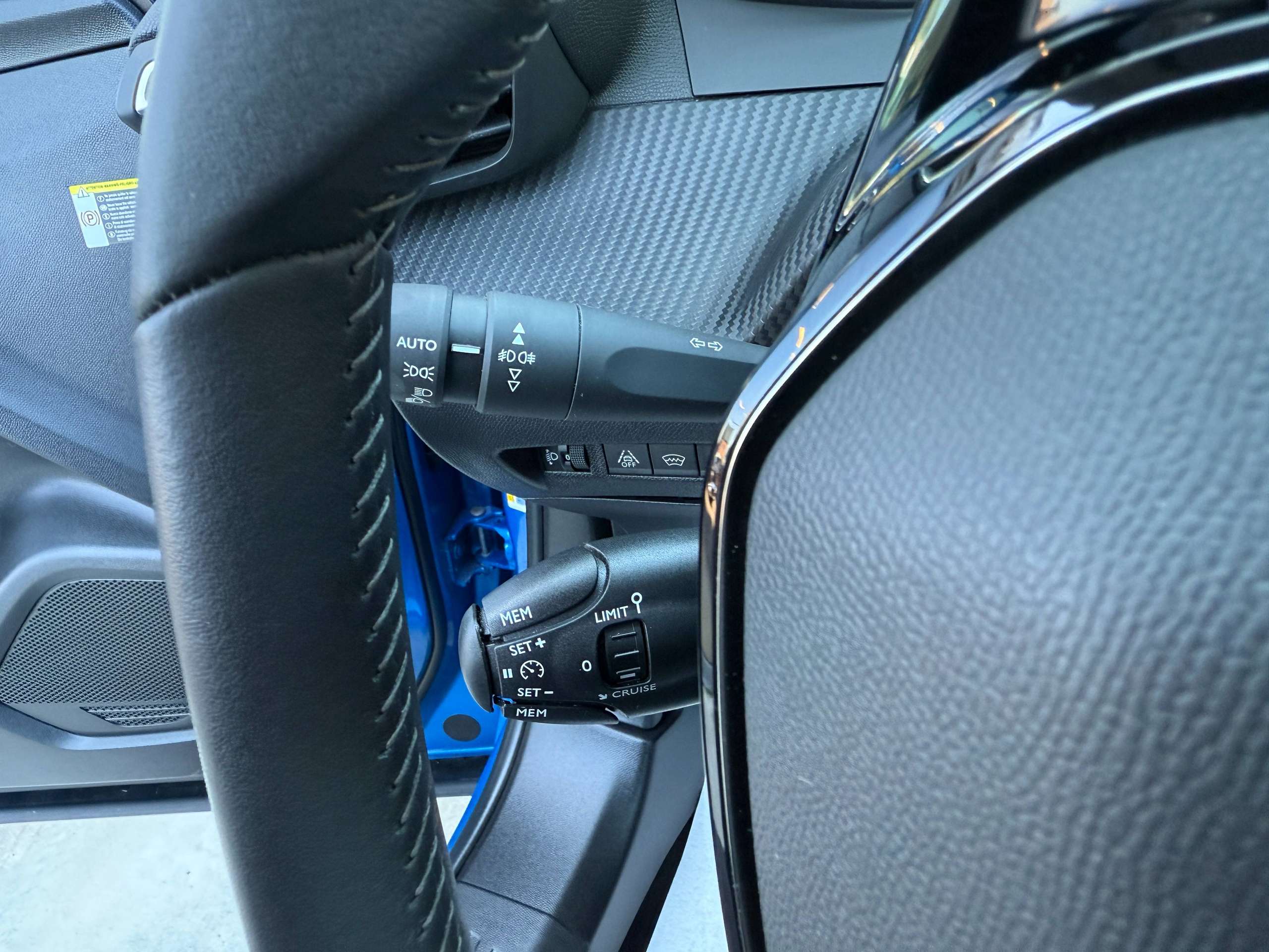 491c2534-3f11-4010-8d8e-810e46cfec9a16-peugeot-2008-1-2i-allure-navigatie-full-led-zwart-leder-carplay-dab.jpg
