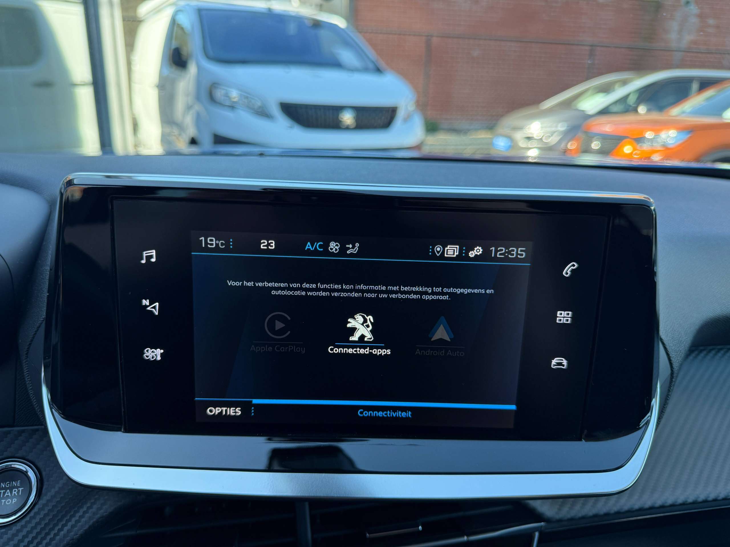 491c2534-3f11-4010-8d8e-810e46cfec9a22-peugeot-2008-1-2i-allure-navigatie-full-led-zwart-leder-carplay-dab.jpg