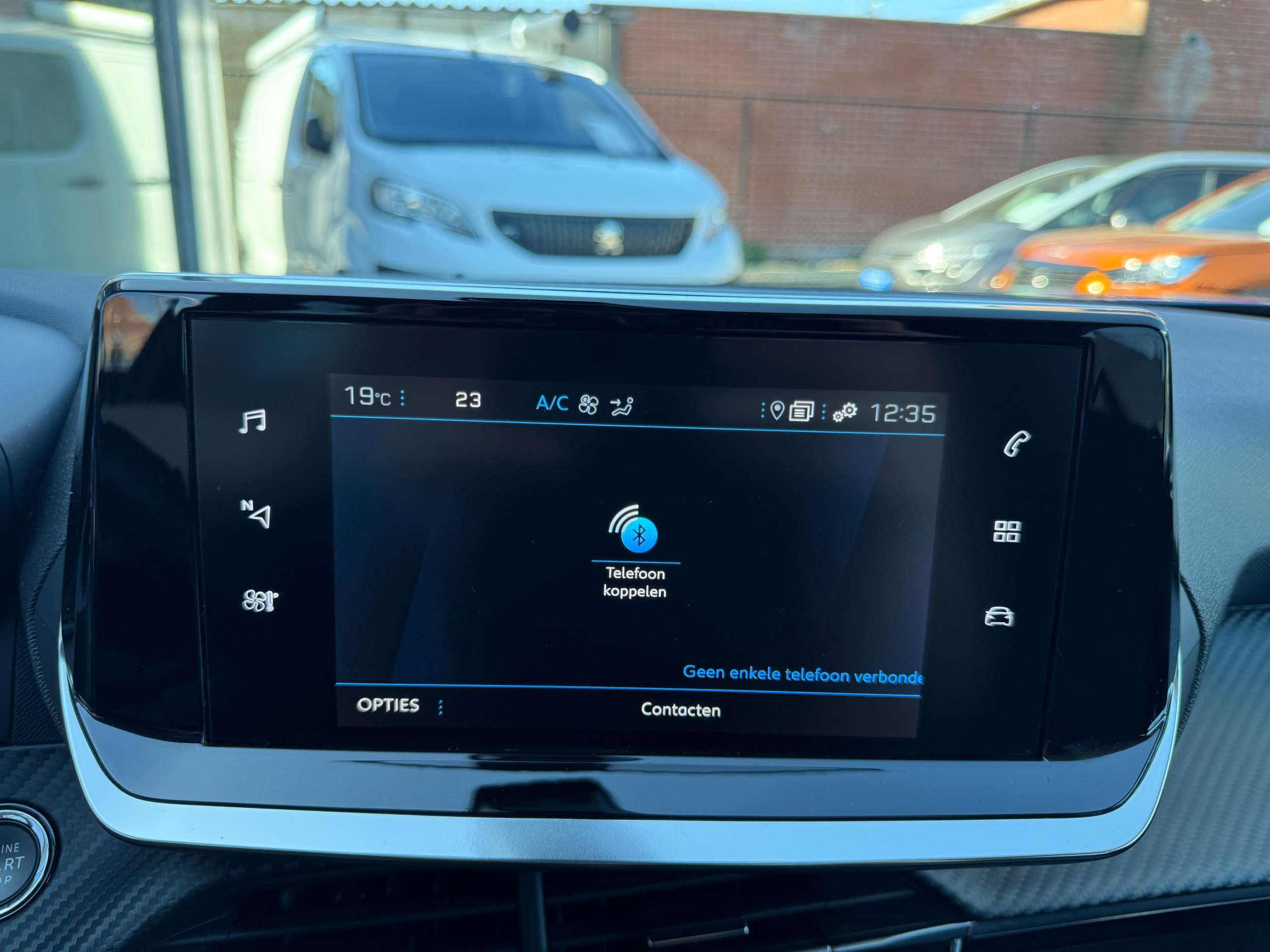 491c2534-3f11-4010-8d8e-810e46cfec9a23-peugeot-2008-1-2i-allure-navigatie-full-led-zwart-leder-carplay-dab.jpg