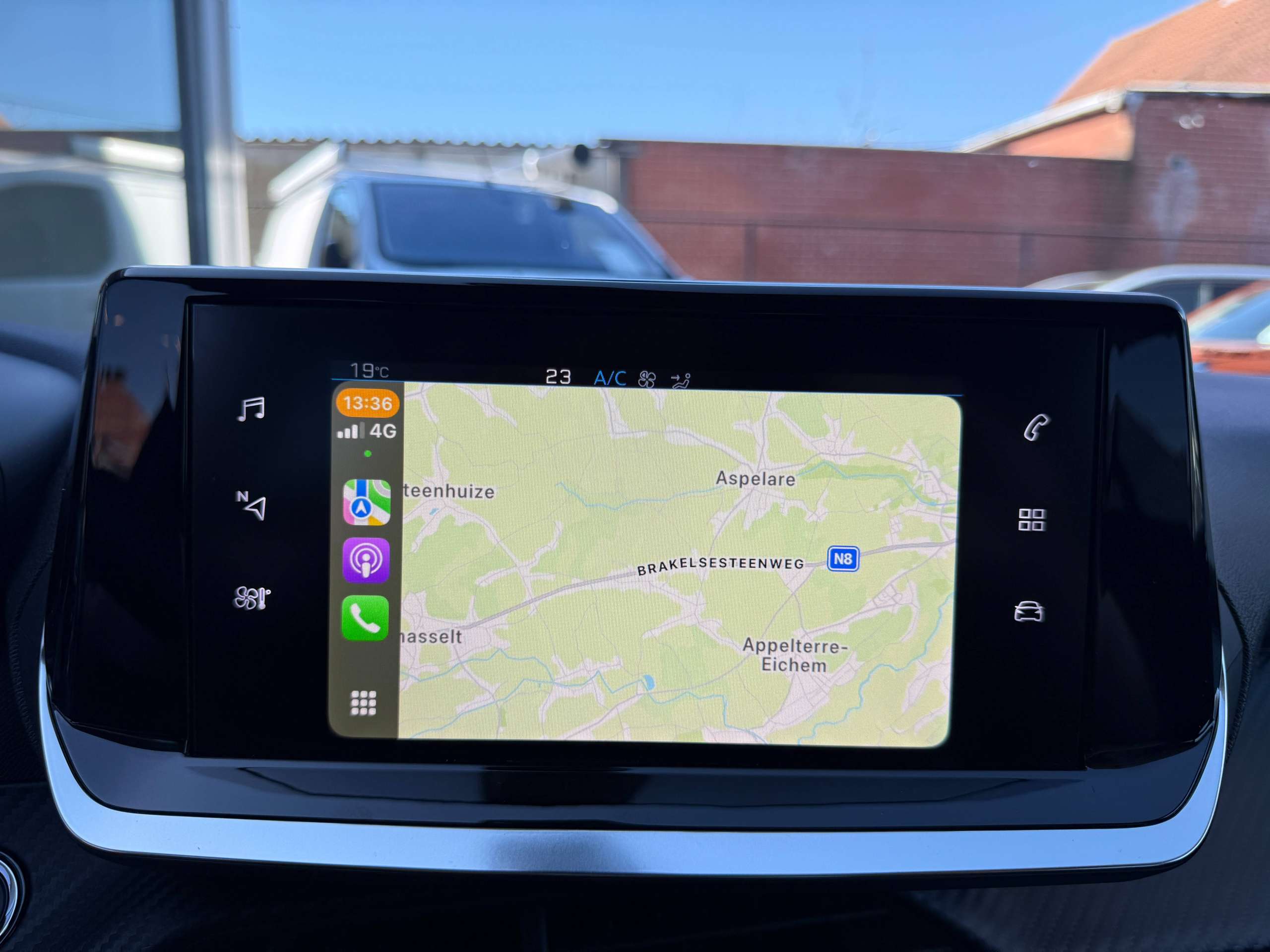 491c2534-3f11-4010-8d8e-810e46cfec9a26-peugeot-2008-1-2i-allure-navigatie-full-led-zwart-leder-carplay-dab.jpg