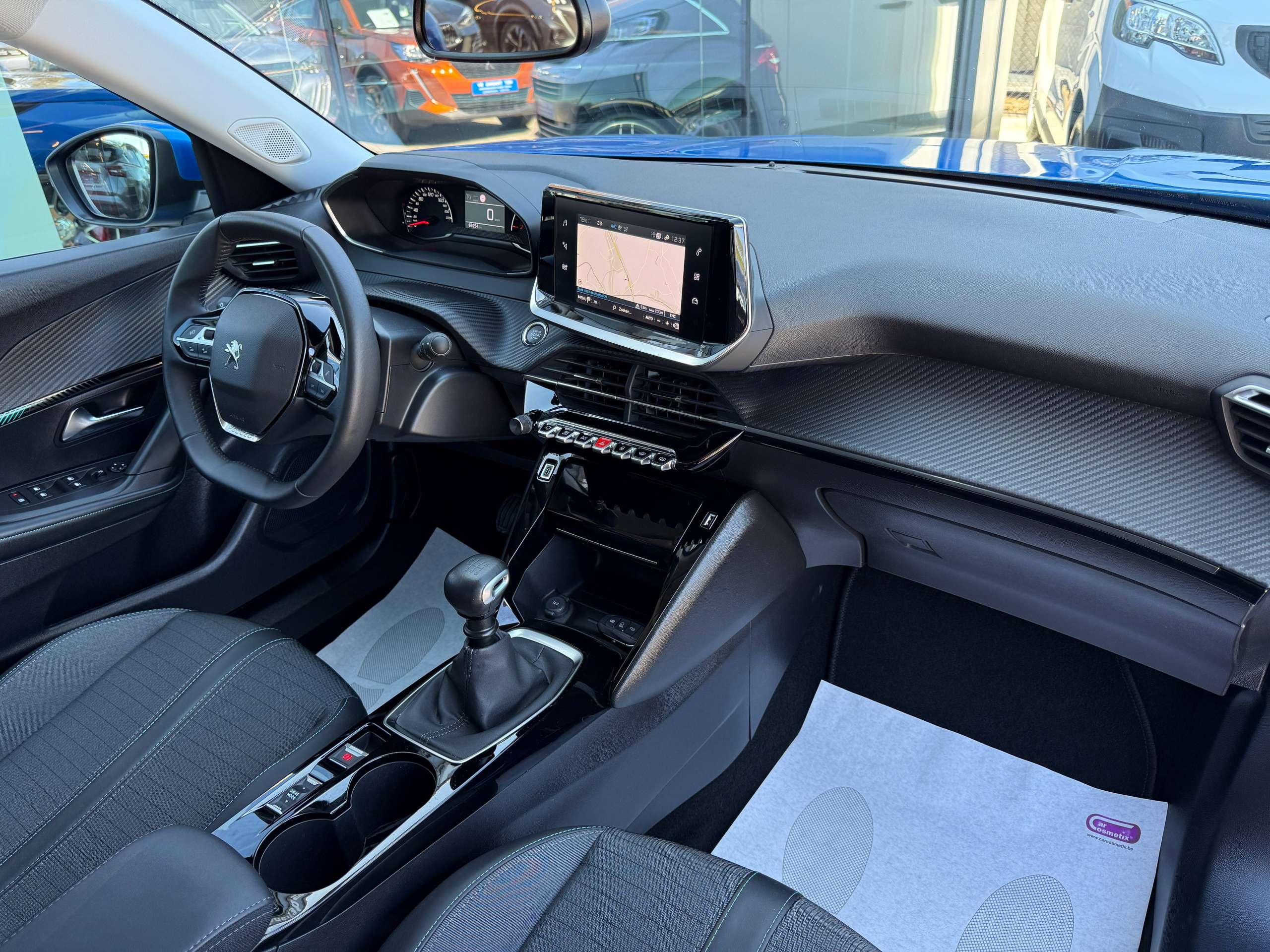 491c2534-3f11-4010-8d8e-810e46cfec9a28-peugeot-2008-1-2i-allure-navigatie-full-led-zwart-leder-carplay-dab.jpg