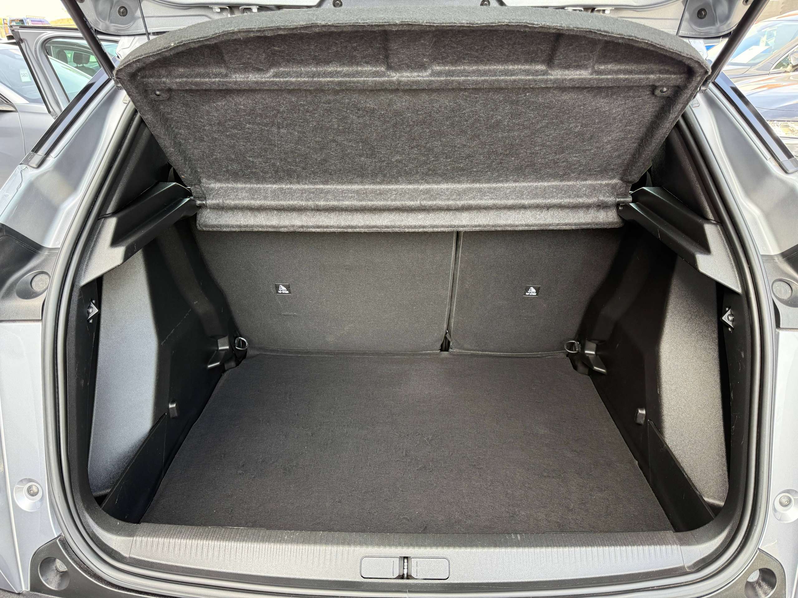 4e451752-b139-4437-b574-6a2dd0b738d315-peugeot-2008-1-2i-navigatie-camera-carplay-bluetooth-dab-pdc-carpass.jpg