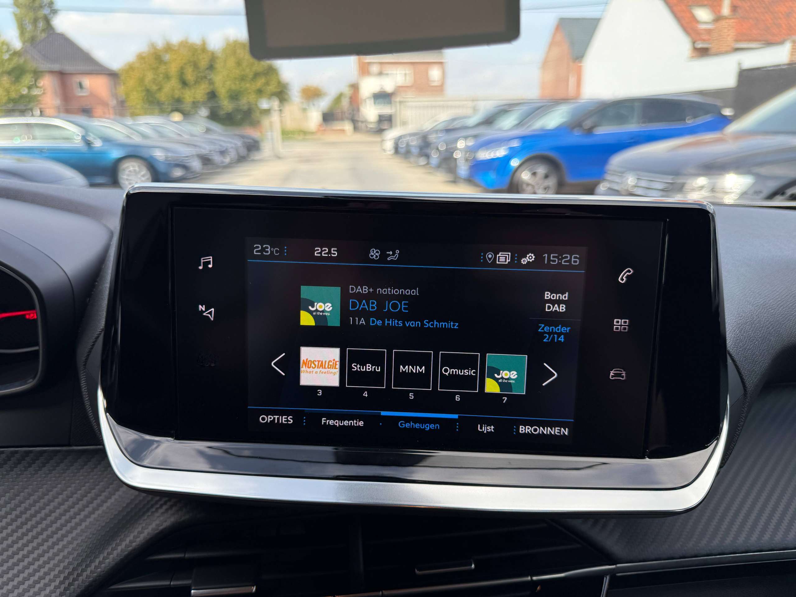 4e451752-b139-4437-b574-6a2dd0b738d320-peugeot-2008-1-2i-navigatie-camera-carplay-bluetooth-dab-pdc-carpass.jpg