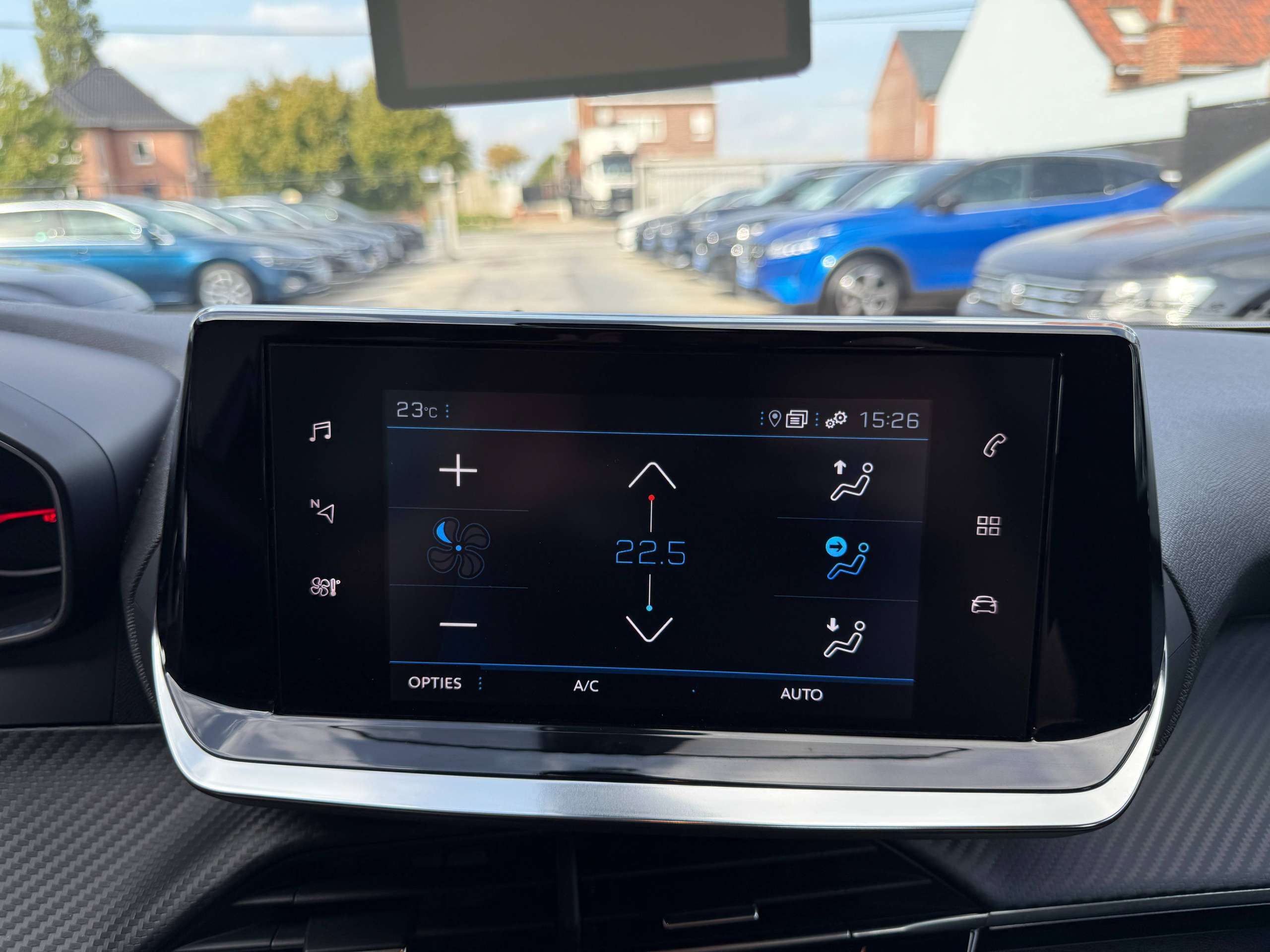 4e451752-b139-4437-b574-6a2dd0b738d321-peugeot-2008-1-2i-navigatie-camera-carplay-bluetooth-dab-pdc-carpass.jpg