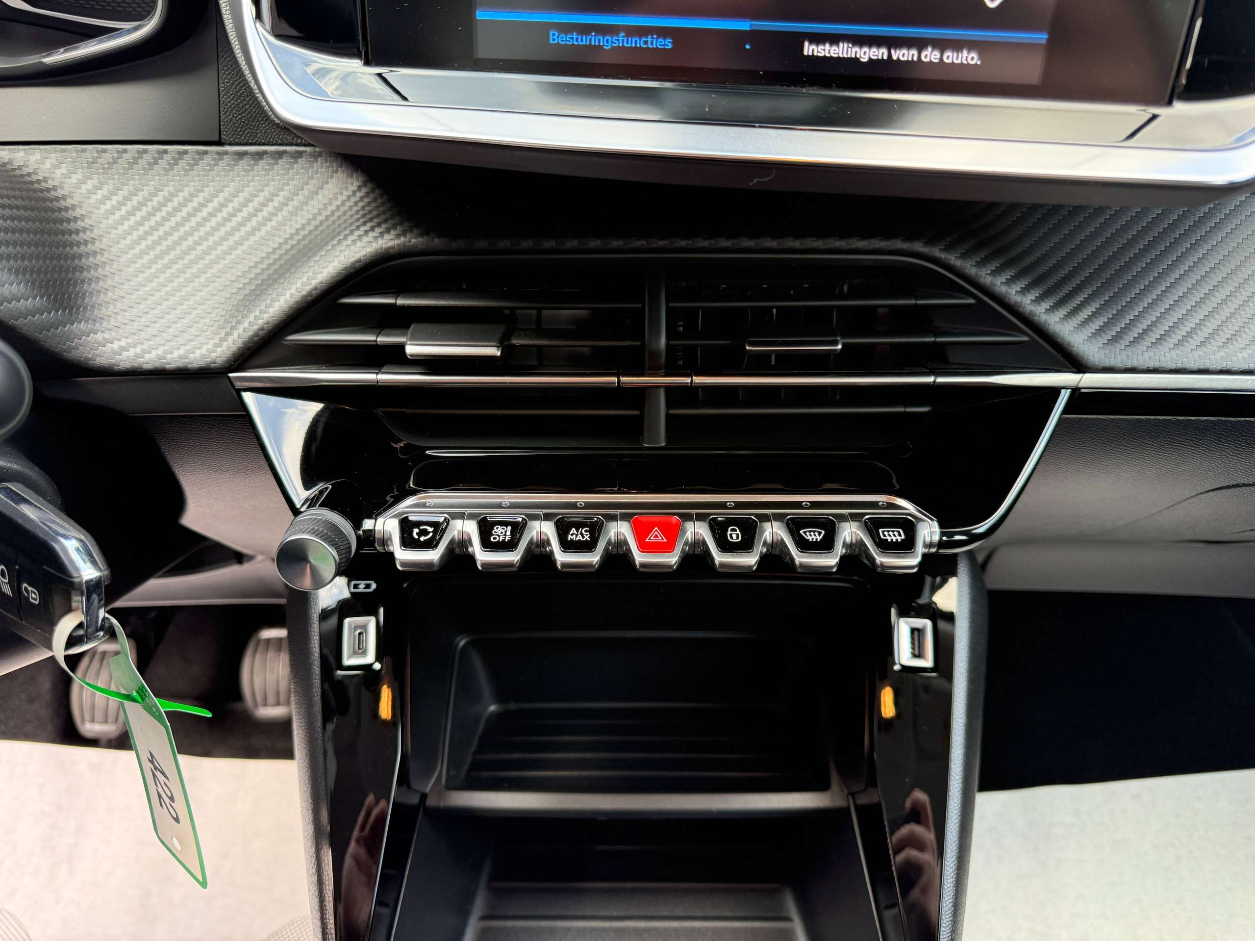 4e451752-b139-4437-b574-6a2dd0b738d325-peugeot-2008-1-2i-navigatie-camera-carplay-bluetooth-dab-pdc-carpass.jpg
