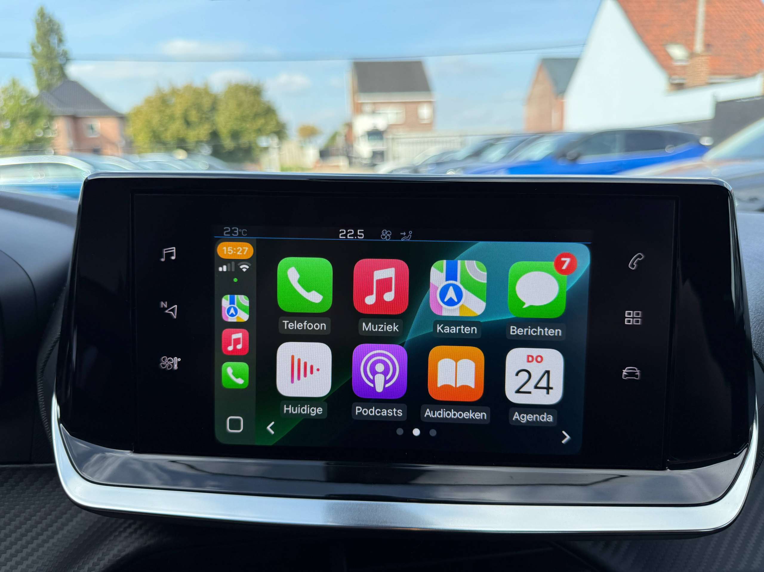 4e451752-b139-4437-b574-6a2dd0b738d326-peugeot-2008-1-2i-navigatie-camera-carplay-bluetooth-dab-pdc-carpass.jpg