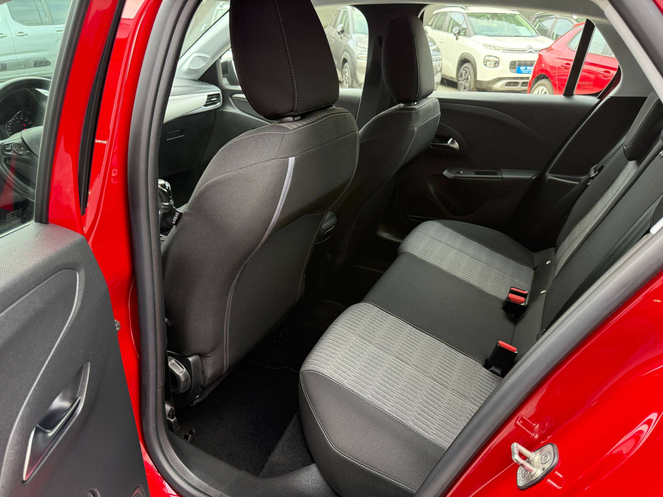5188e1df-aba5-4c1d-8823-9791ff7136e214-opel-corsa-1-2i-5-deurs-camera-carplay-pdc-alu-dab-bluetooth.jpg