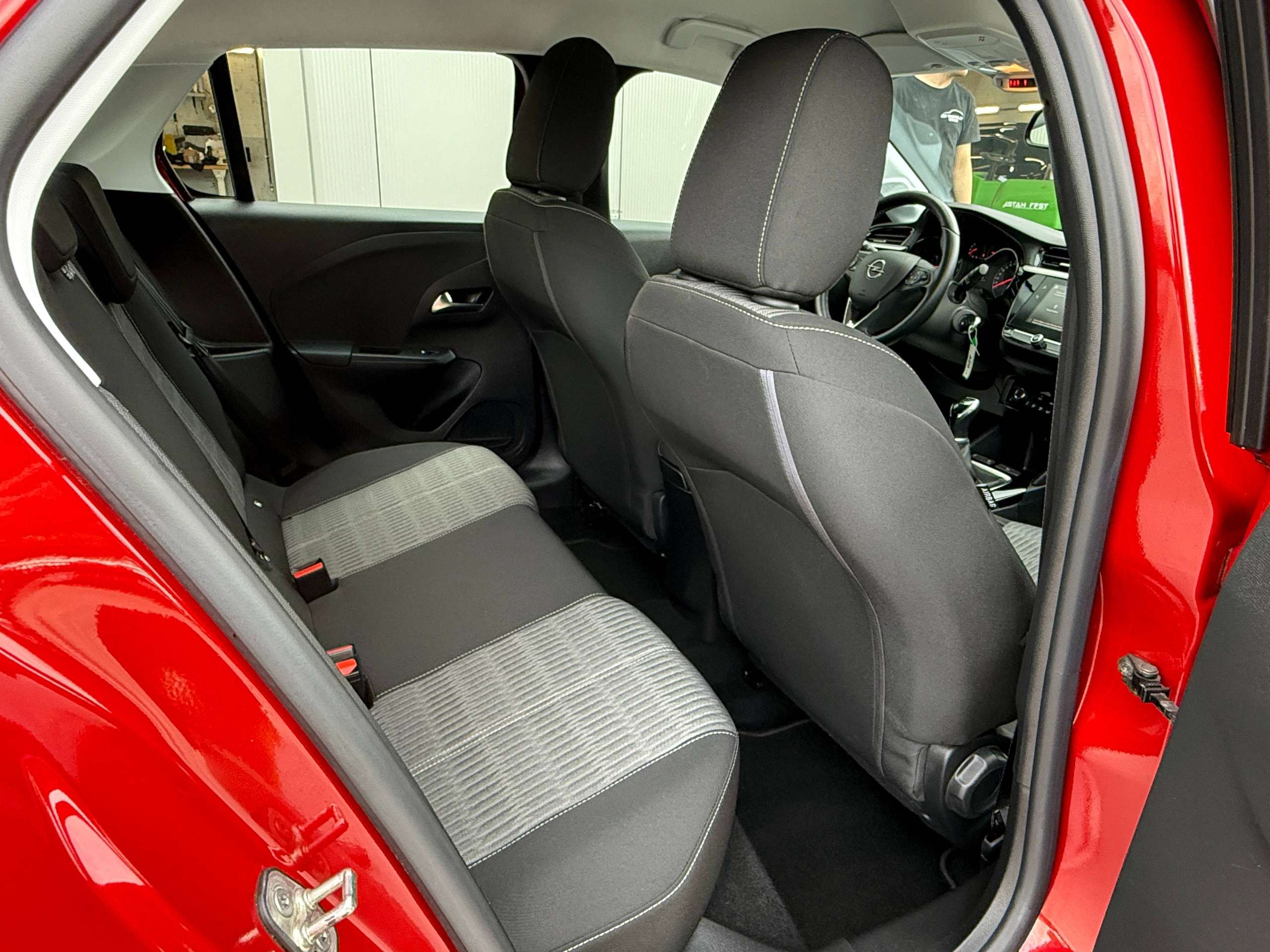 5188e1df-aba5-4c1d-8823-9791ff7136e230-opel-corsa-1-2i-5-deurs-camera-carplay-pdc-alu-dab-bluetooth.jpg