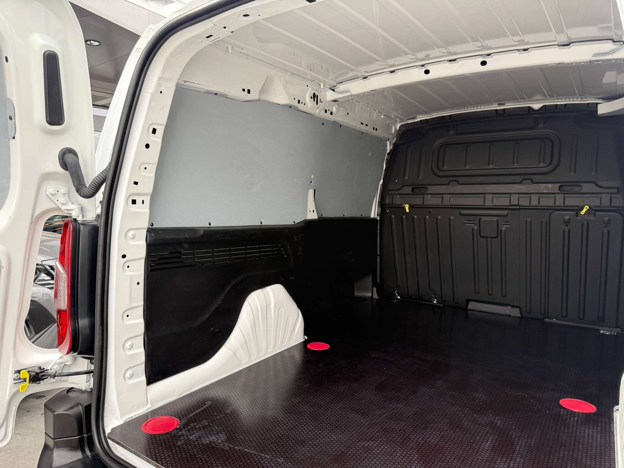 602b4858-4eab-4efa-85a7-10ed8f29c9fc15-citroen-berlingo-1-5-bluehdi-xl-l2-102pk-3-zit-dak-rek-navigatie-camera-carplay-pdc-dab-airco.jpg