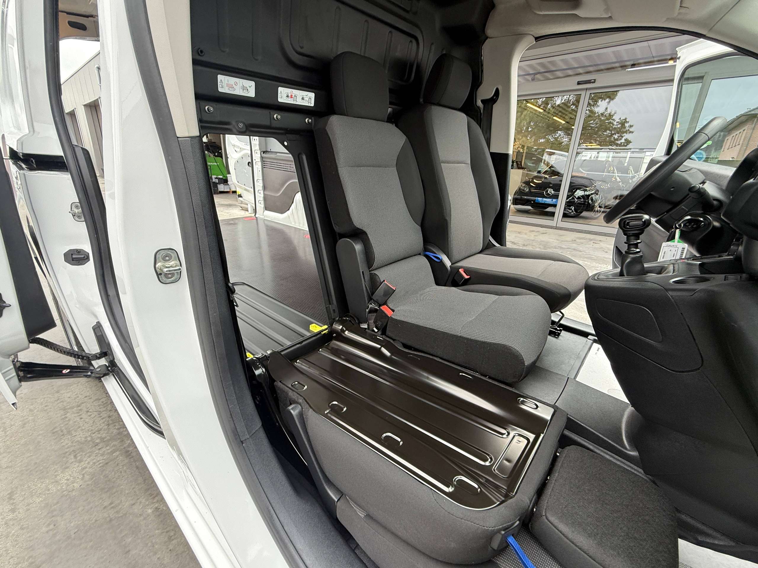 602b4858-4eab-4efa-85a7-10ed8f29c9fc17-citroen-berlingo-1-5-bluehdi-xl-l2-102pk-3-zit-dak-rek-navigatie-camera-carplay-pdc-dab-airco.jpg