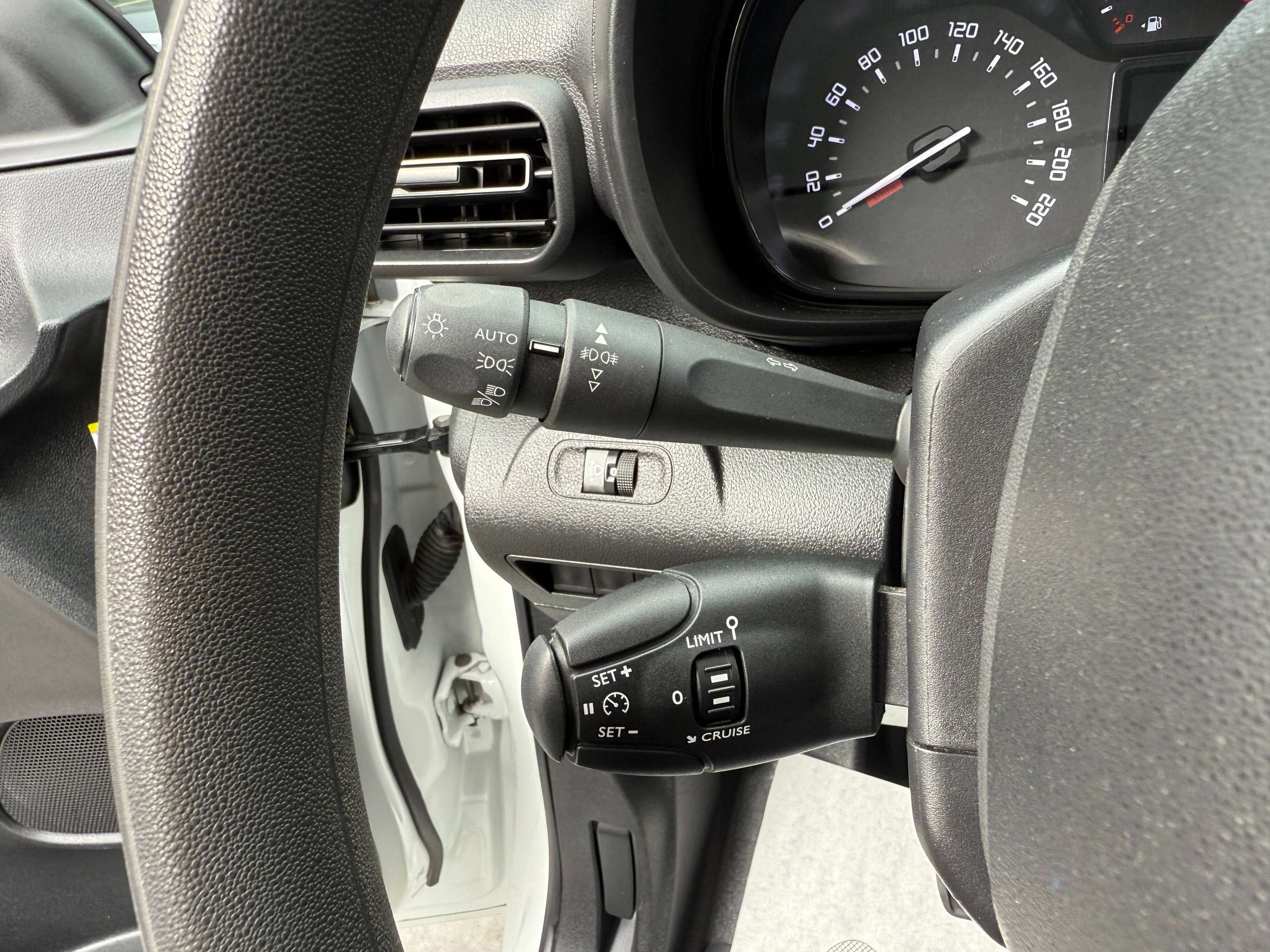 602b4858-4eab-4efa-85a7-10ed8f29c9fc19-citroen-berlingo-1-5-bluehdi-xl-l2-102pk-3-zit-dak-rek-navigatie-camera-carplay-pdc-dab-airco.jpg