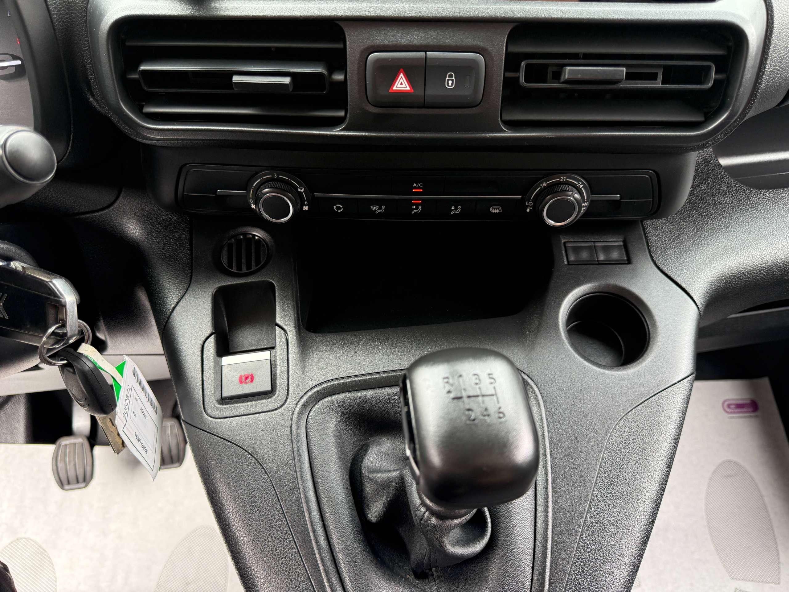 602b4858-4eab-4efa-85a7-10ed8f29c9fc28-citroen-berlingo-1-5-bluehdi-xl-l2-102pk-3-zit-dak-rek-navigatie-camera-carplay-pdc-dab-airco.jpg