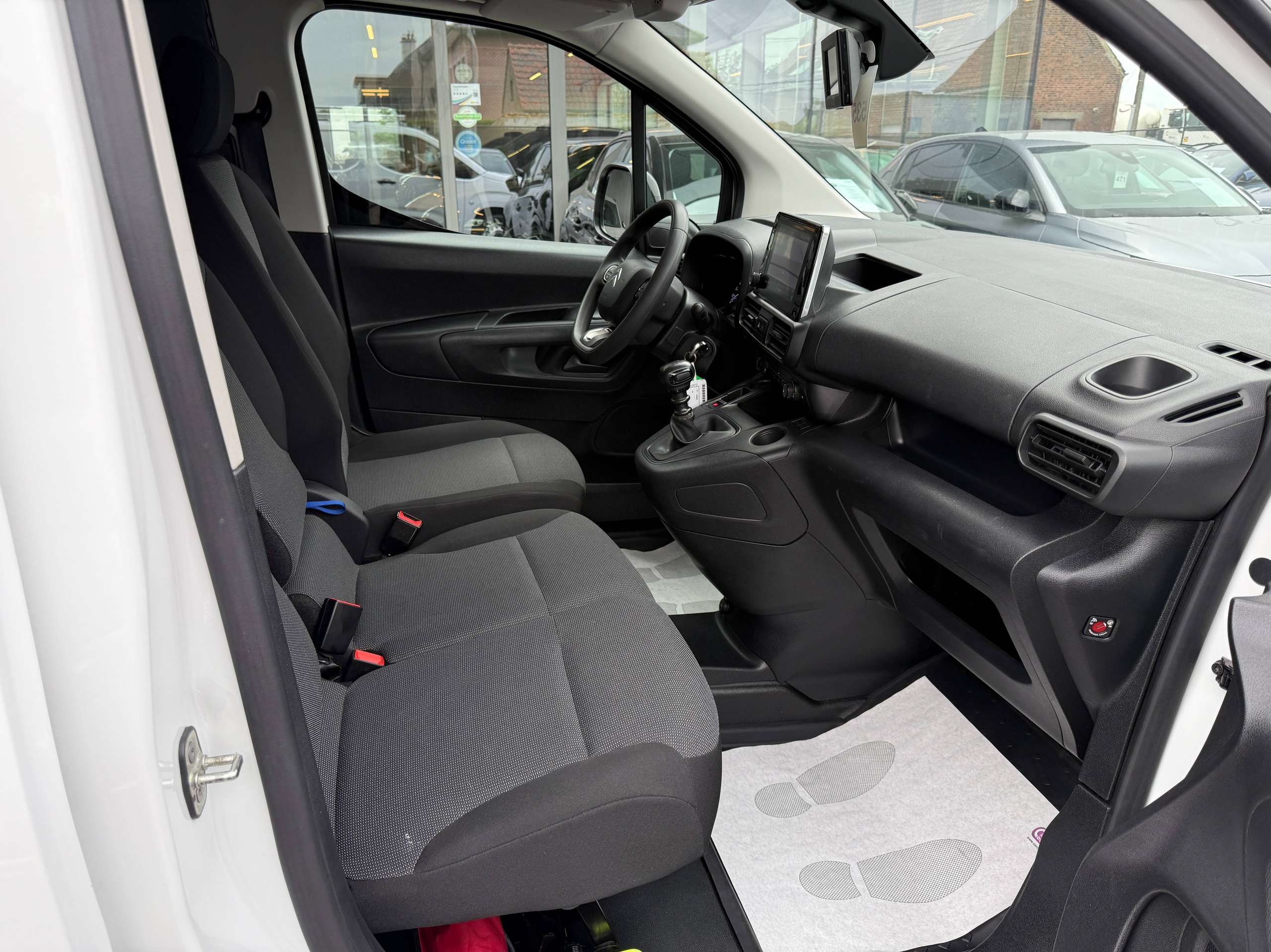 602b4858-4eab-4efa-85a7-10ed8f29c9fc31-citroen-berlingo-1-5-bluehdi-xl-l2-102pk-3-zit-dak-rek-navigatie-camera-carplay-pdc-dab-airco.jpg