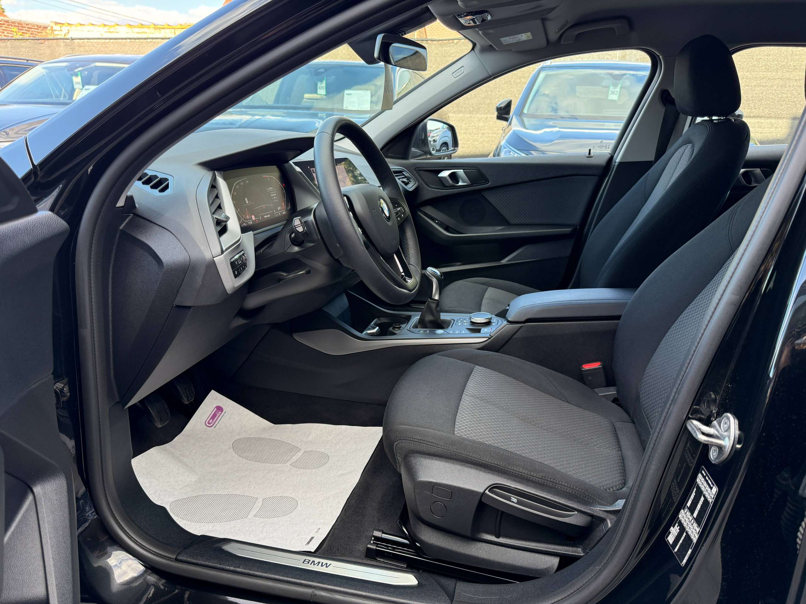 605959af-004d-49e8-9836-7605a8f1698e13-bmw-116-i-full-led-navigatie-virtual-carplay-dab-bluetooth-pdc-alu.jpg