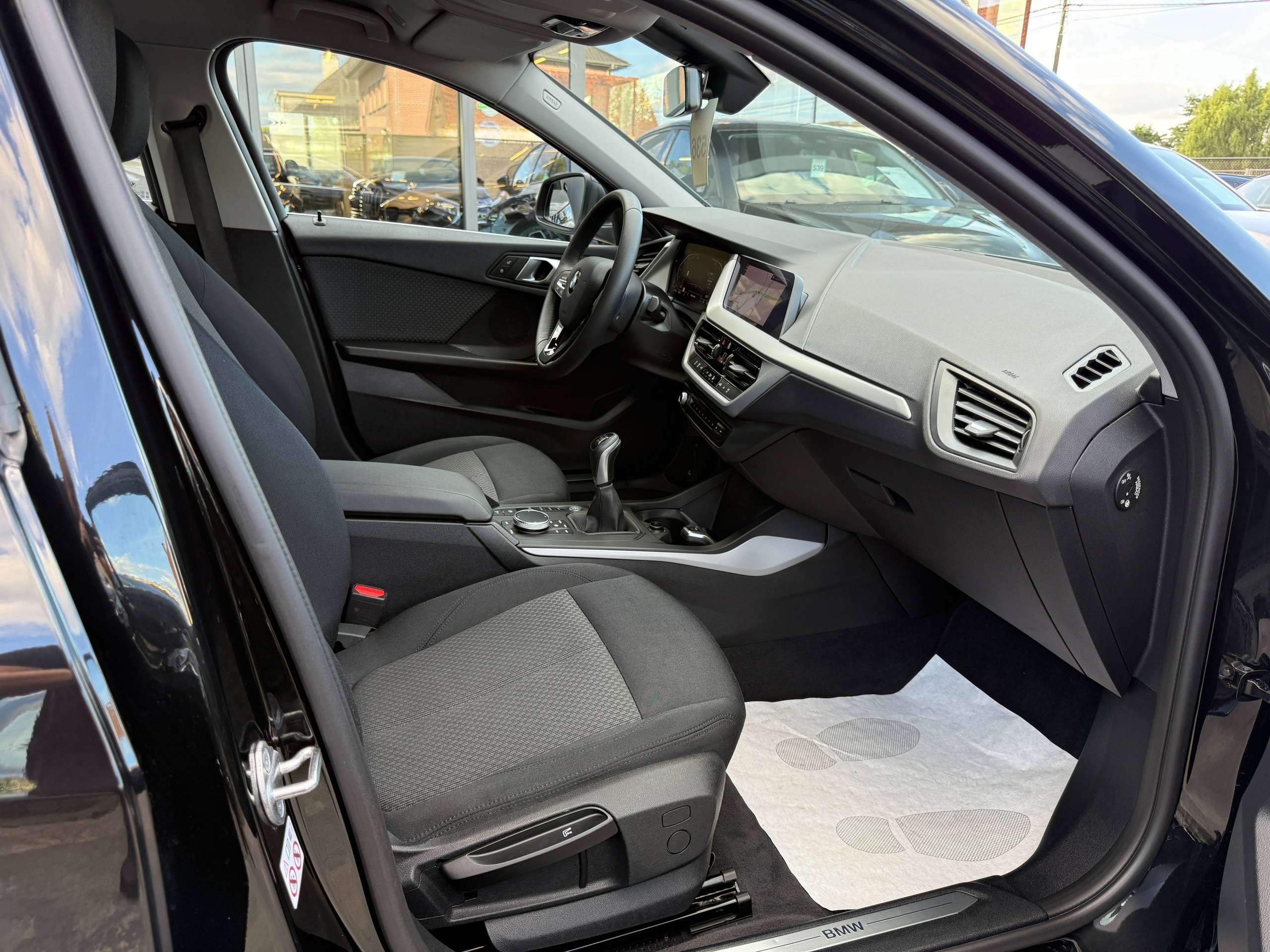 605959af-004d-49e8-9836-7605a8f1698e28-bmw-116-i-full-led-navigatie-virtual-carplay-dab-bluetooth-pdc-alu.jpg