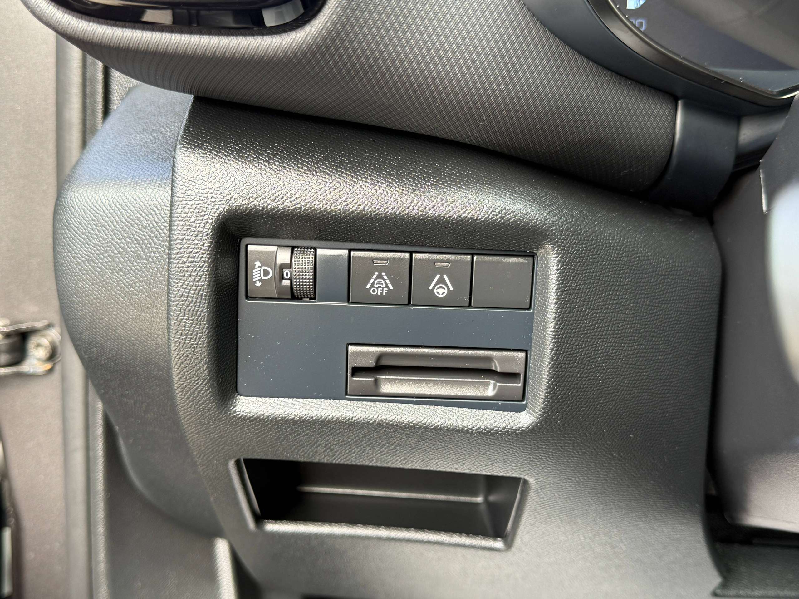 61f54d0c-9396-4ba9-afab-06b00c80d20016-citroen-c5-aircross-1-2i-145pk-hybrid-max-automaat-navigatie-leder-camera-carplay-full-led-dode-hoek.jpg