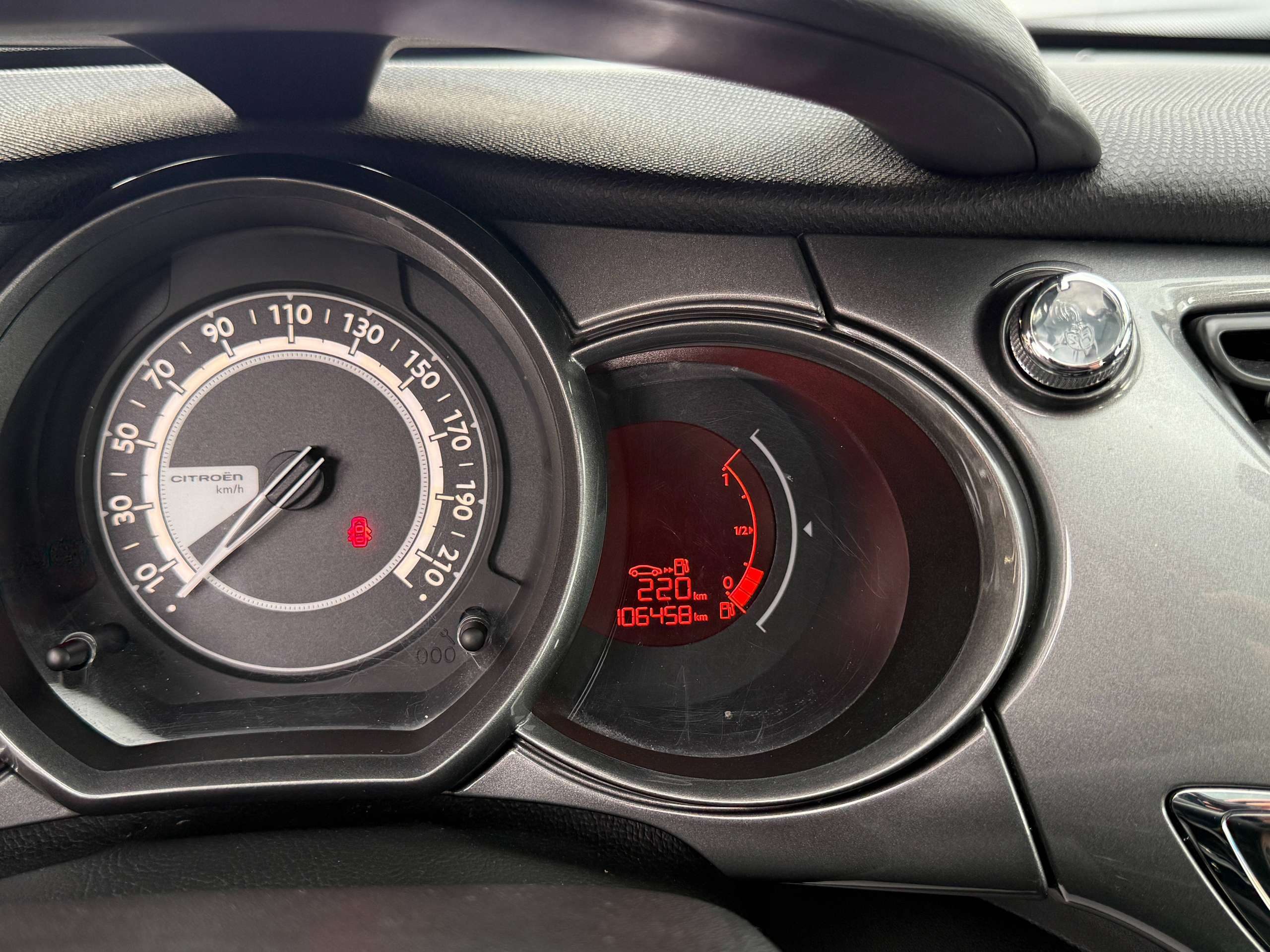63cd3a9e-371a-4527-bfb3-03fcb486a71c19-citroen-c3-1-2i-82pk-exclusive-bluetooth-parkeersensoren-airco-alu-panoramische-ruit.jpg