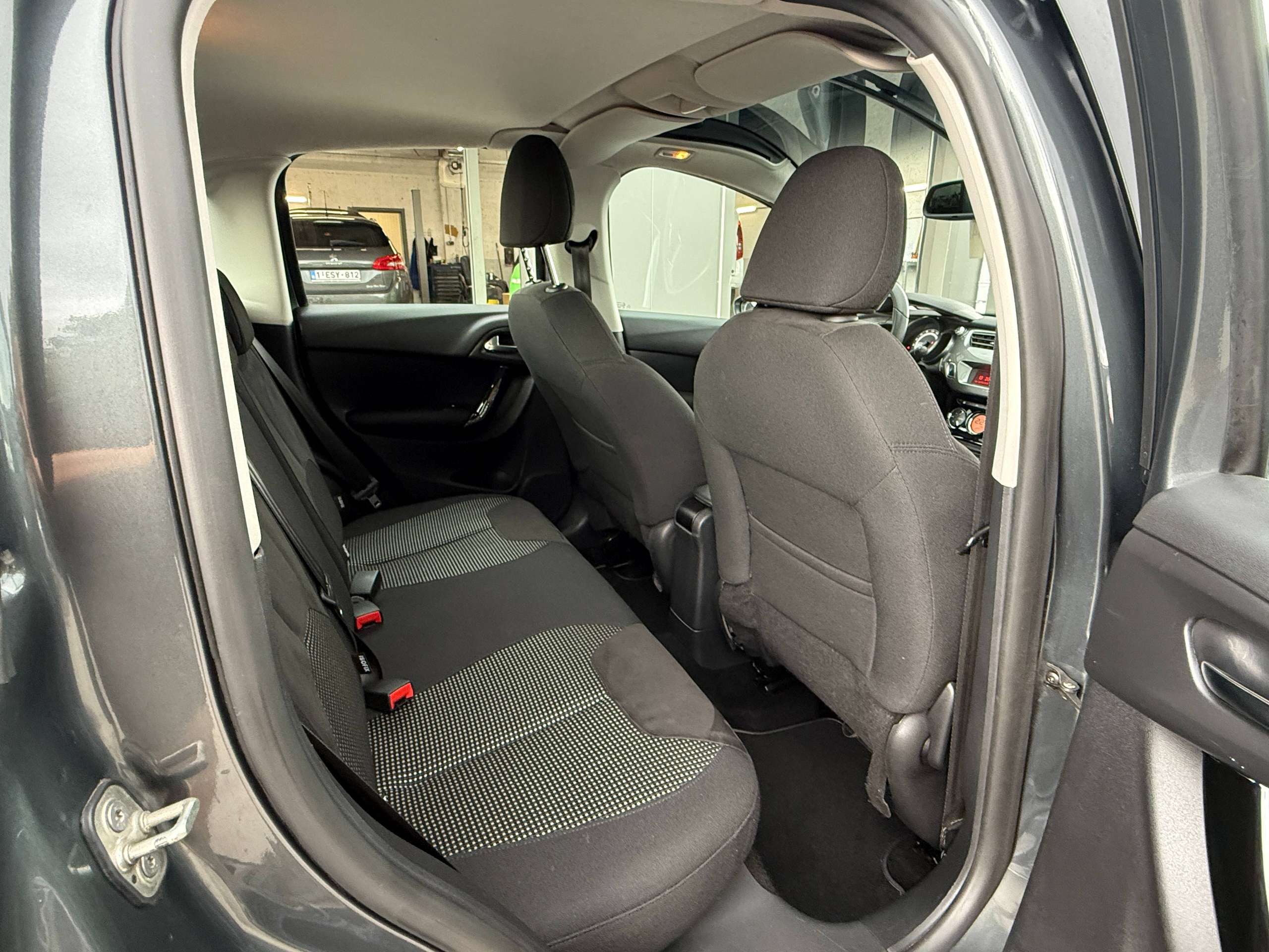 63cd3a9e-371a-4527-bfb3-03fcb486a71c26-citroen-c3-1-2i-82pk-exclusive-bluetooth-parkeersensoren-airco-alu-panoramische-ruit.jpg