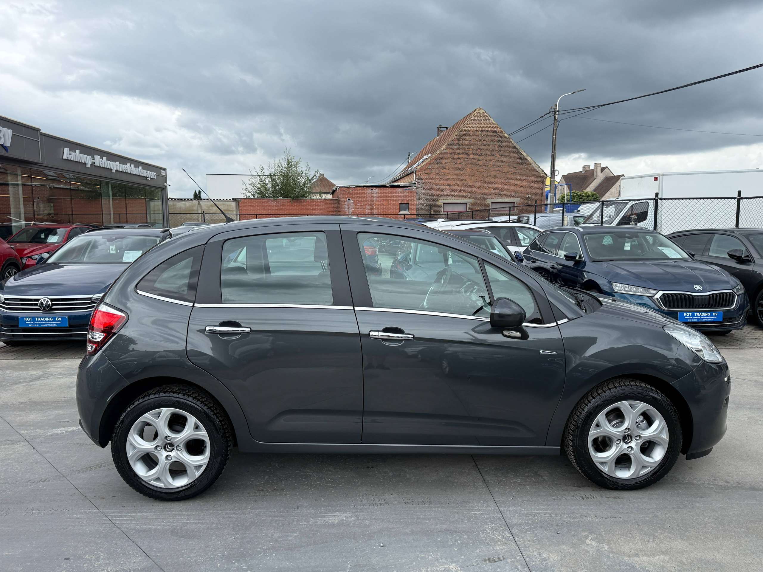 63cd3a9e-371a-4527-bfb3-03fcb486a71c4-citroen-c3-1-2i-82pk-exclusive-bluetooth-parkeersensoren-airco-alu-panoramische-ruit.jpg