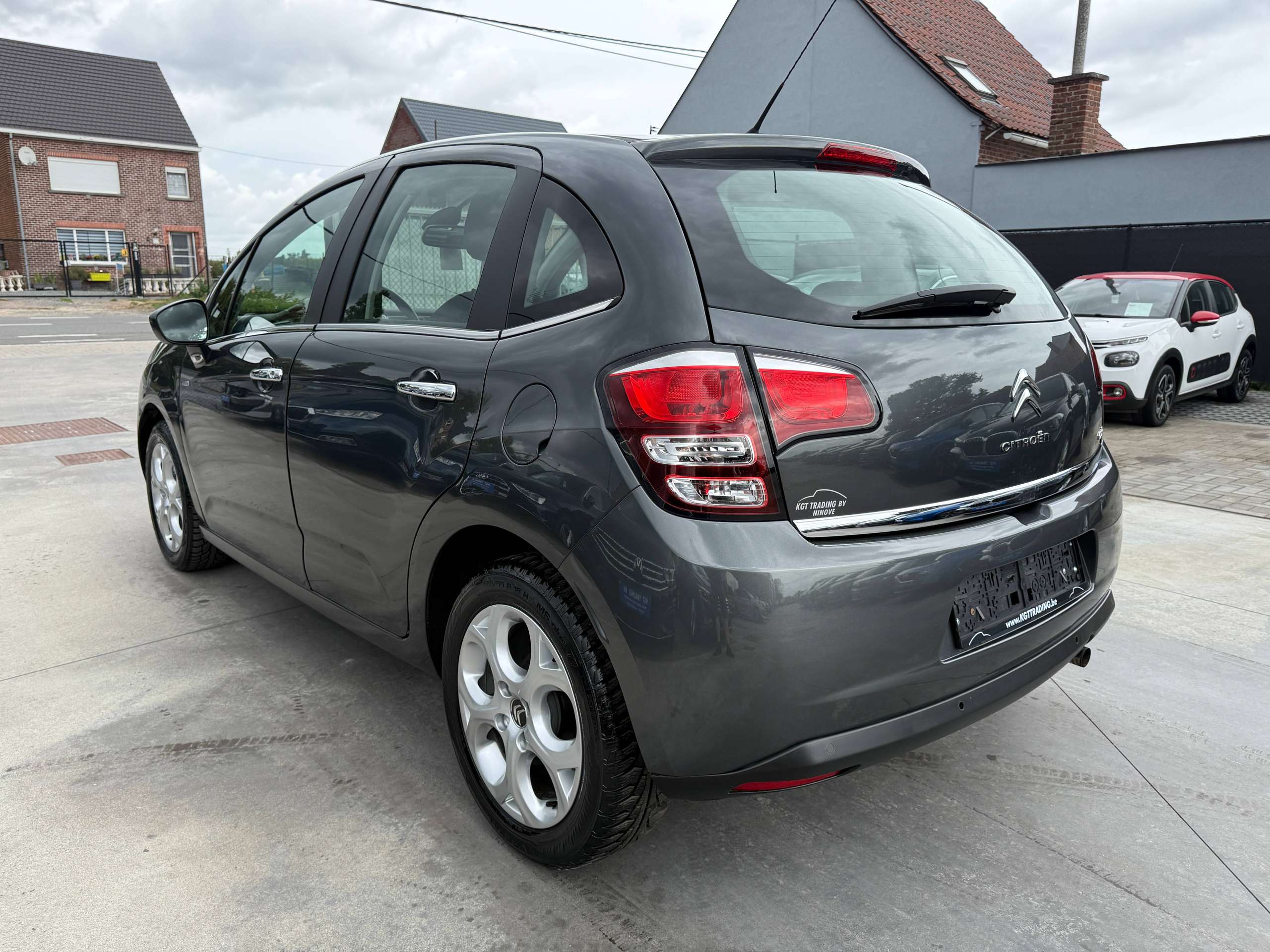63cd3a9e-371a-4527-bfb3-03fcb486a71c7-citroen-c3-1-2i-82pk-exclusive-bluetooth-parkeersensoren-airco-alu-panoramische-ruit.jpg