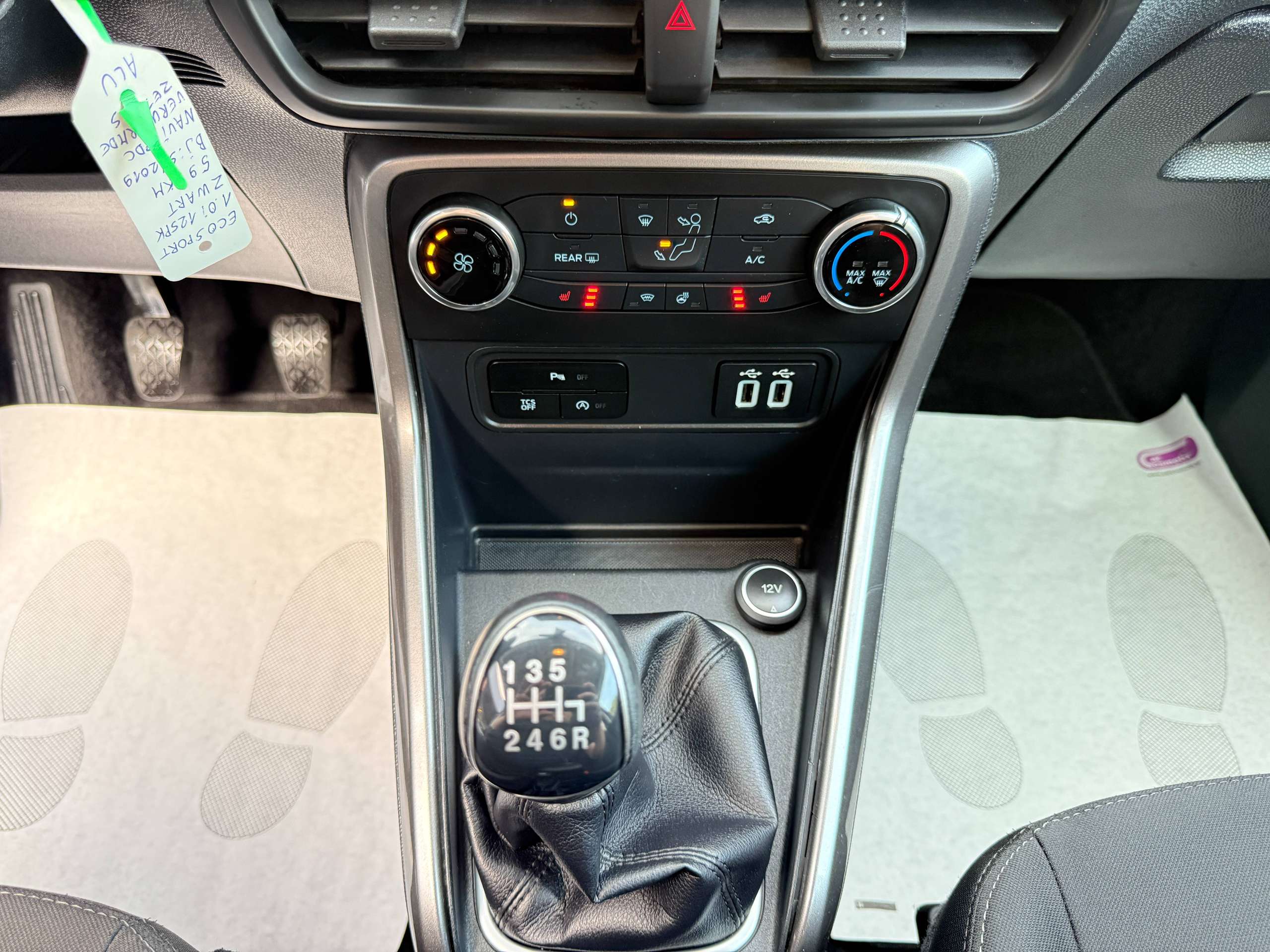 659079de-73a9-4e91-b038-2a905f7ecb0818-ford-ecosport-1-0i-125pk-navigatie-carplay-pdc-verwarmde-zetels-led-alu-carpass.jpg