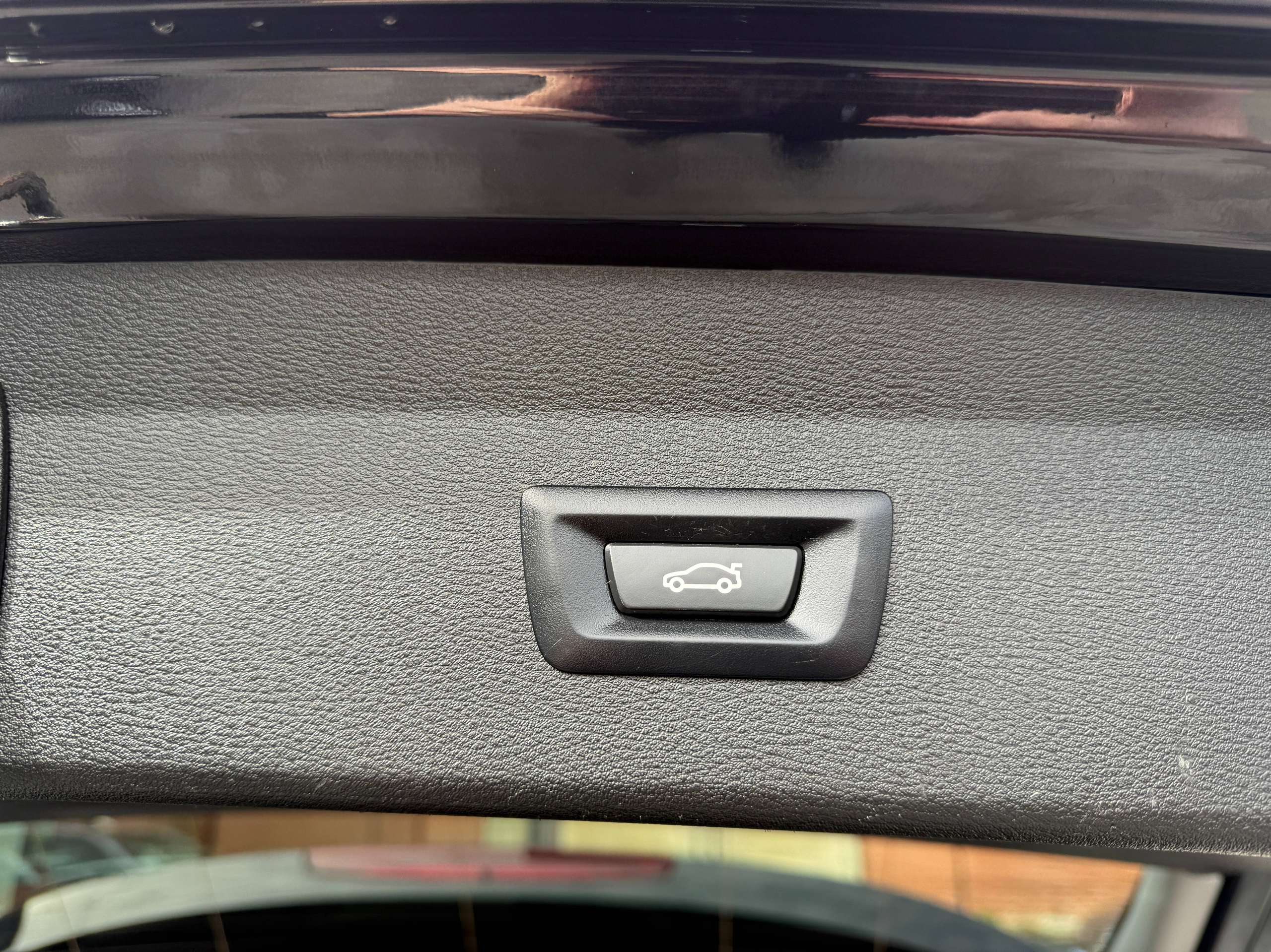 6598d8d0-d78c-4383-8fff-d1aadd92107517-bmw-x1-2-0da-136pk-automaat-navi-zwart-leder-full-led-camera.jpg