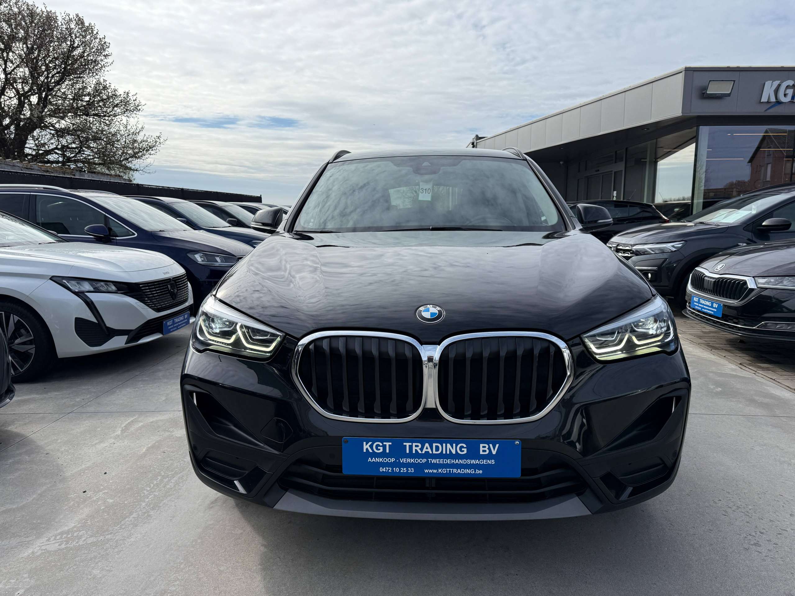 6598d8d0-d78c-4383-8fff-d1aadd9210752-bmw-x1-2-0da-136pk-automaat-navi-zwart-leder-full-led-camera.jpg