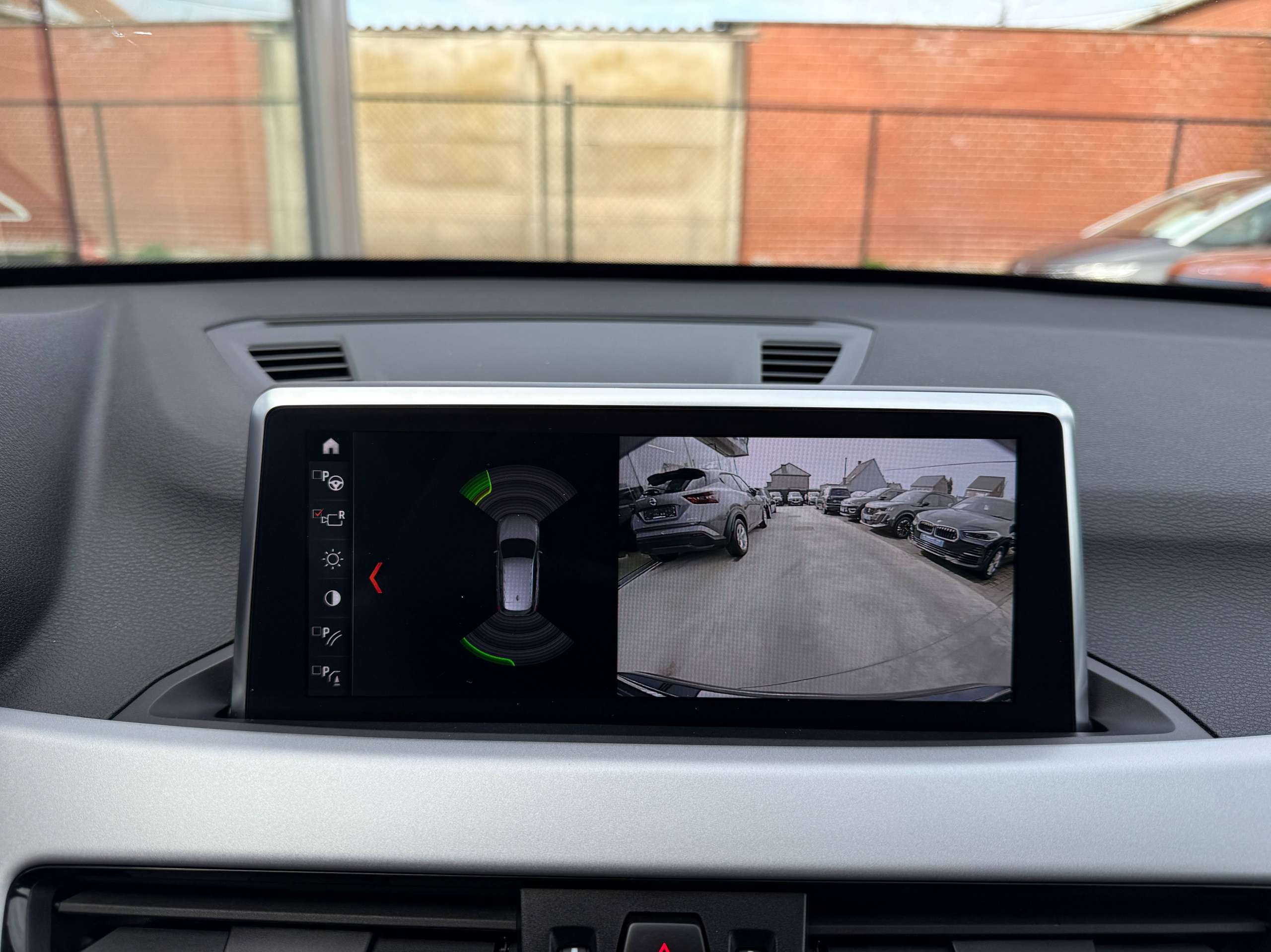 6598d8d0-d78c-4383-8fff-d1aadd92107523-bmw-x1-2-0da-136pk-automaat-navi-zwart-leder-full-led-camera.jpg