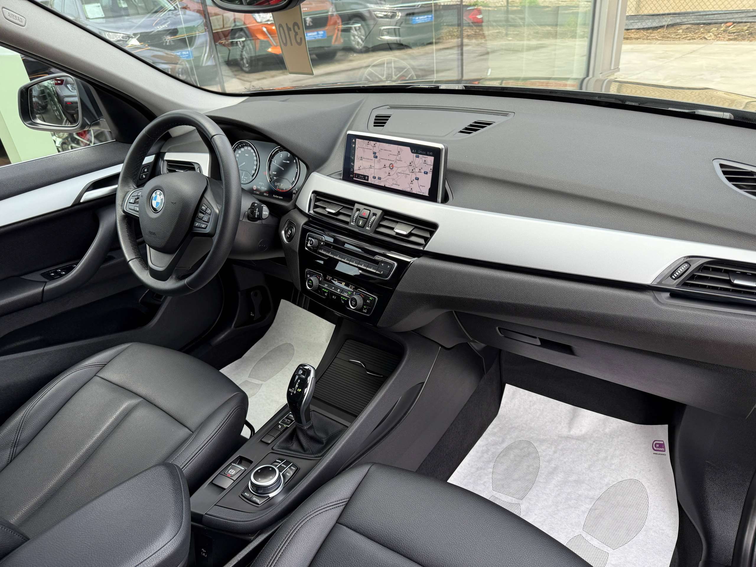 6598d8d0-d78c-4383-8fff-d1aadd92107527-bmw-x1-2-0da-136pk-automaat-navi-zwart-leder-full-led-camera.jpg