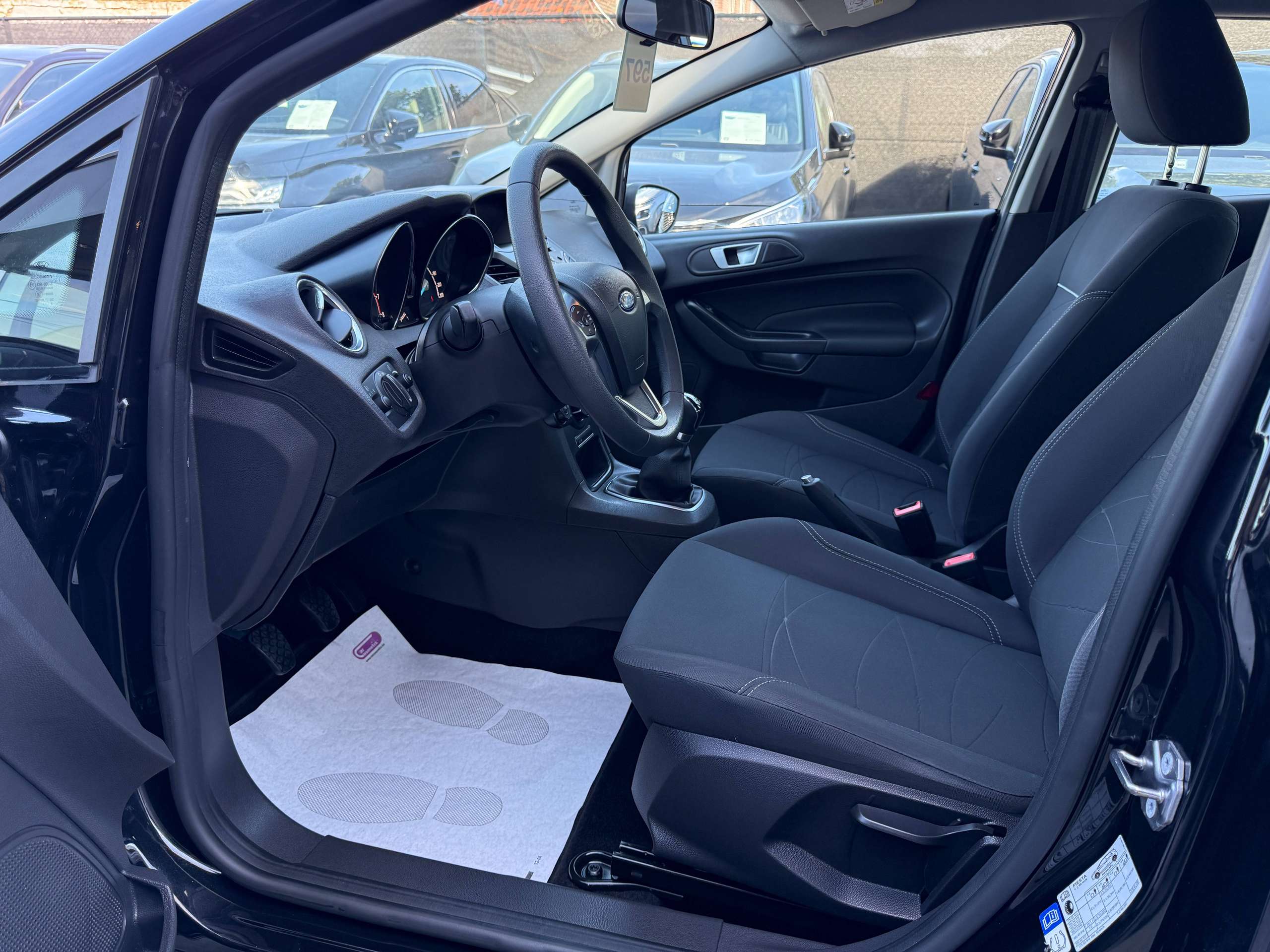 65f05344-bf4e-47f3-afd1-1af5adf1f26e12-ford-fiesta-1-0i-ecoboost-100pk-bluetooth-airco-carpass-garantie.jpg