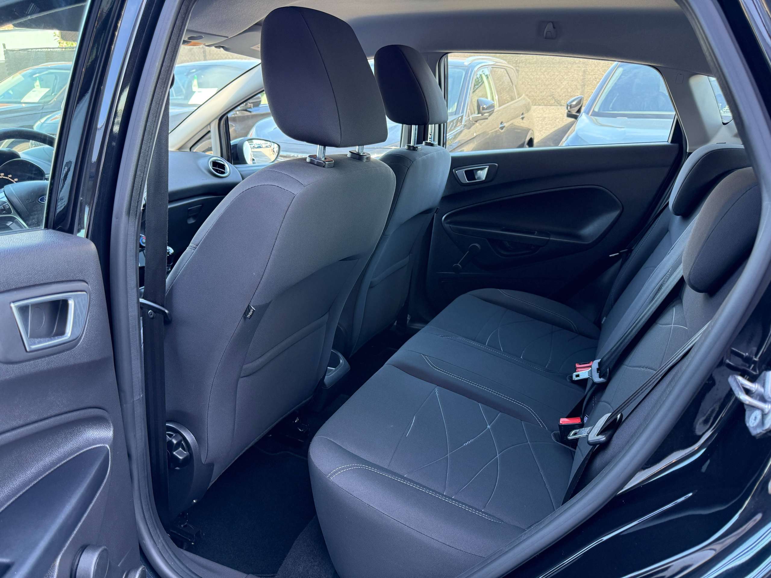 65f05344-bf4e-47f3-afd1-1af5adf1f26e14-ford-fiesta-1-0i-ecoboost-100pk-bluetooth-airco-carpass-garantie.jpg