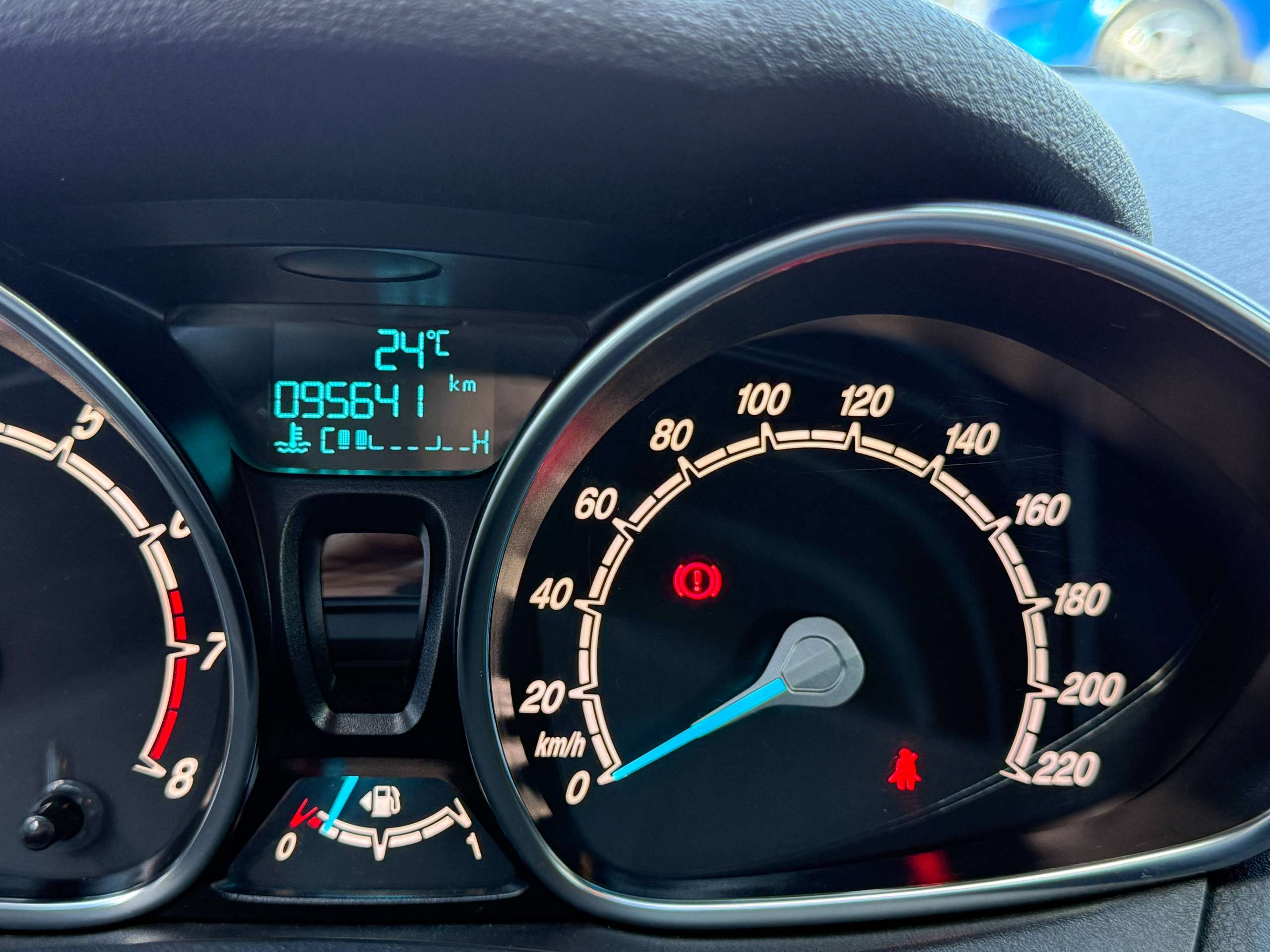 65f05344-bf4e-47f3-afd1-1af5adf1f26e16-ford-fiesta-1-0i-ecoboost-100pk-bluetooth-airco-carpass-garantie.jpg