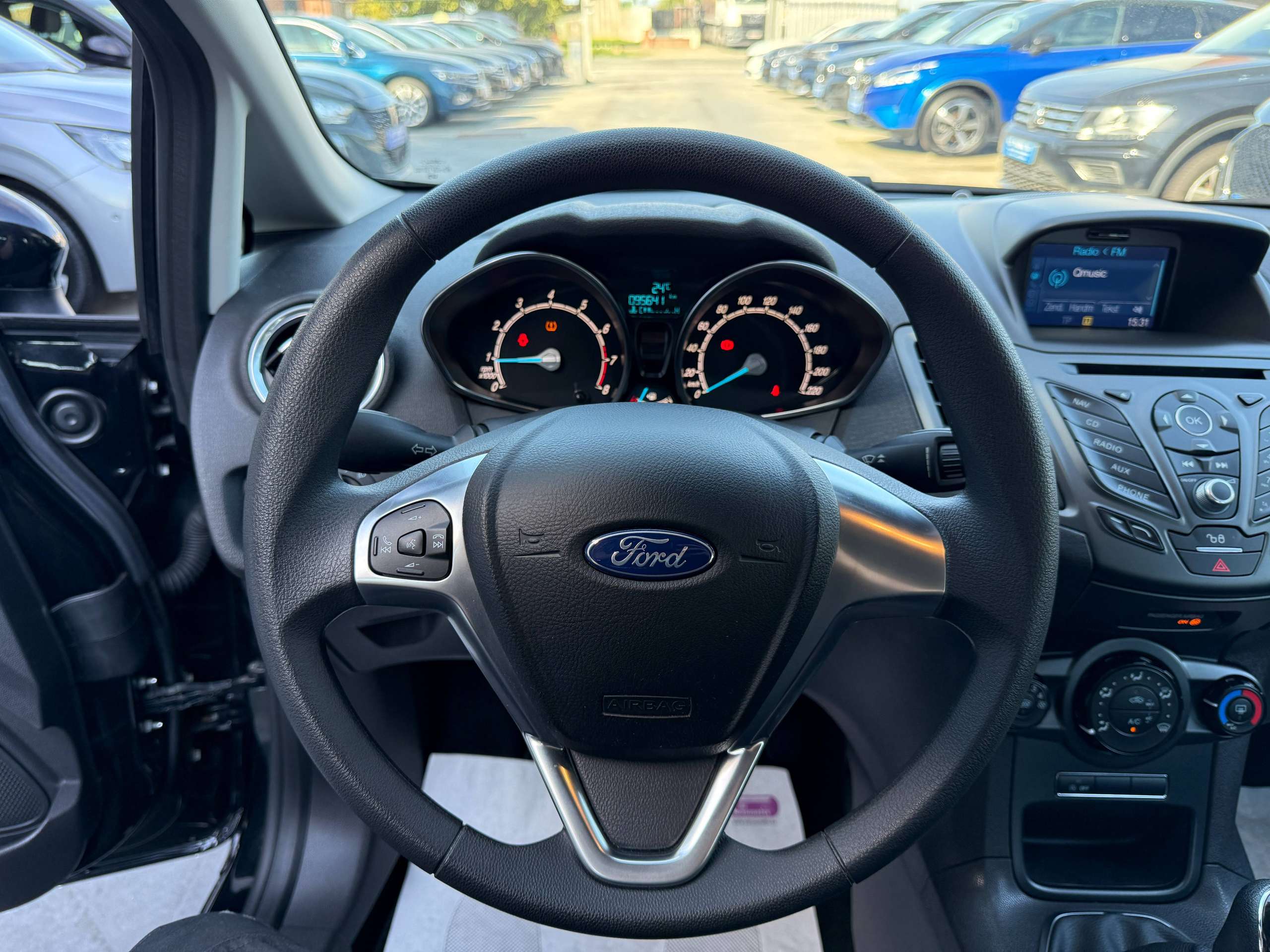 65f05344-bf4e-47f3-afd1-1af5adf1f26e17-ford-fiesta-1-0i-ecoboost-100pk-bluetooth-airco-carpass-garantie.jpg