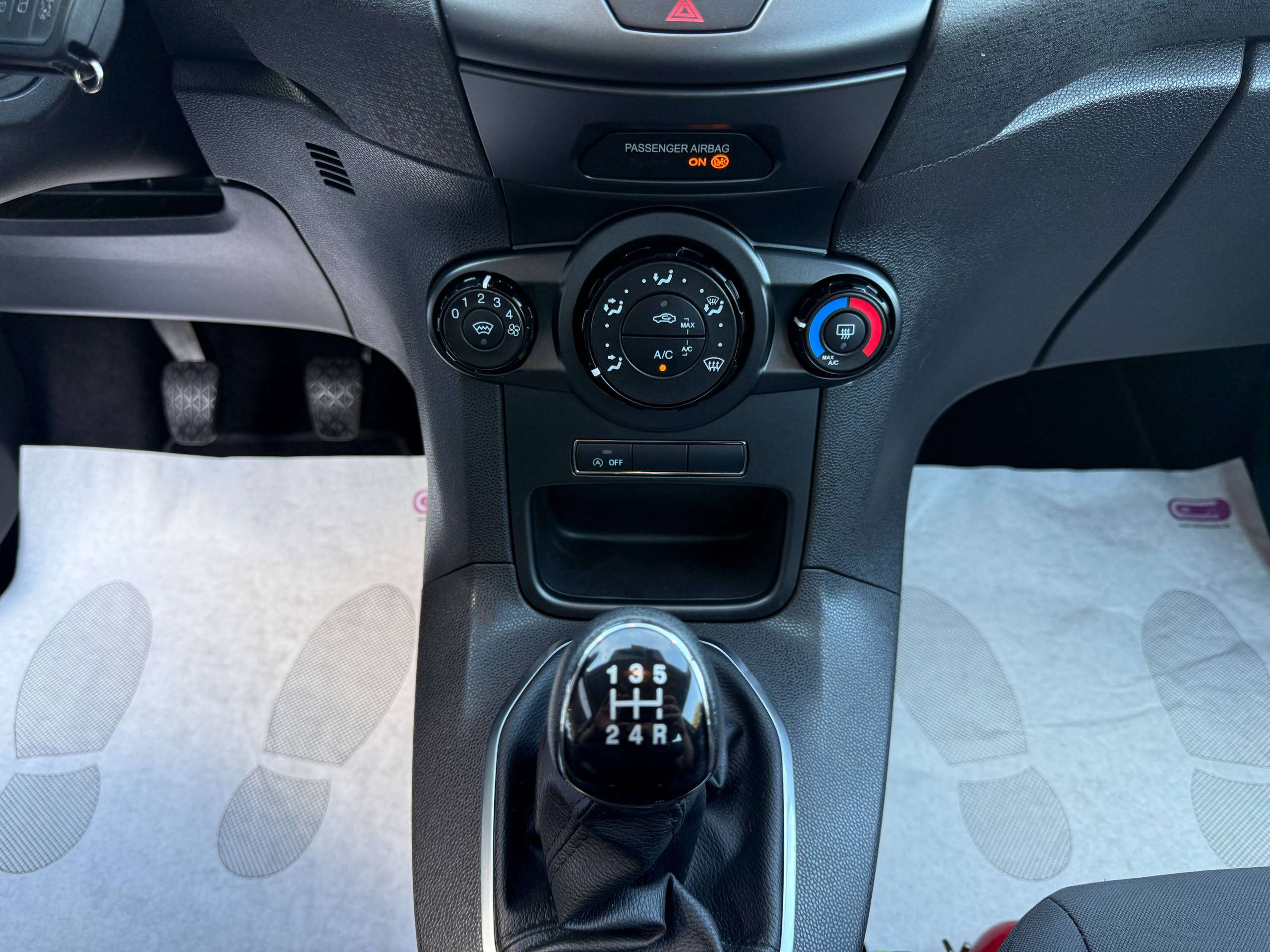65f05344-bf4e-47f3-afd1-1af5adf1f26e20-ford-fiesta-1-0i-ecoboost-100pk-bluetooth-airco-carpass-garantie.jpg