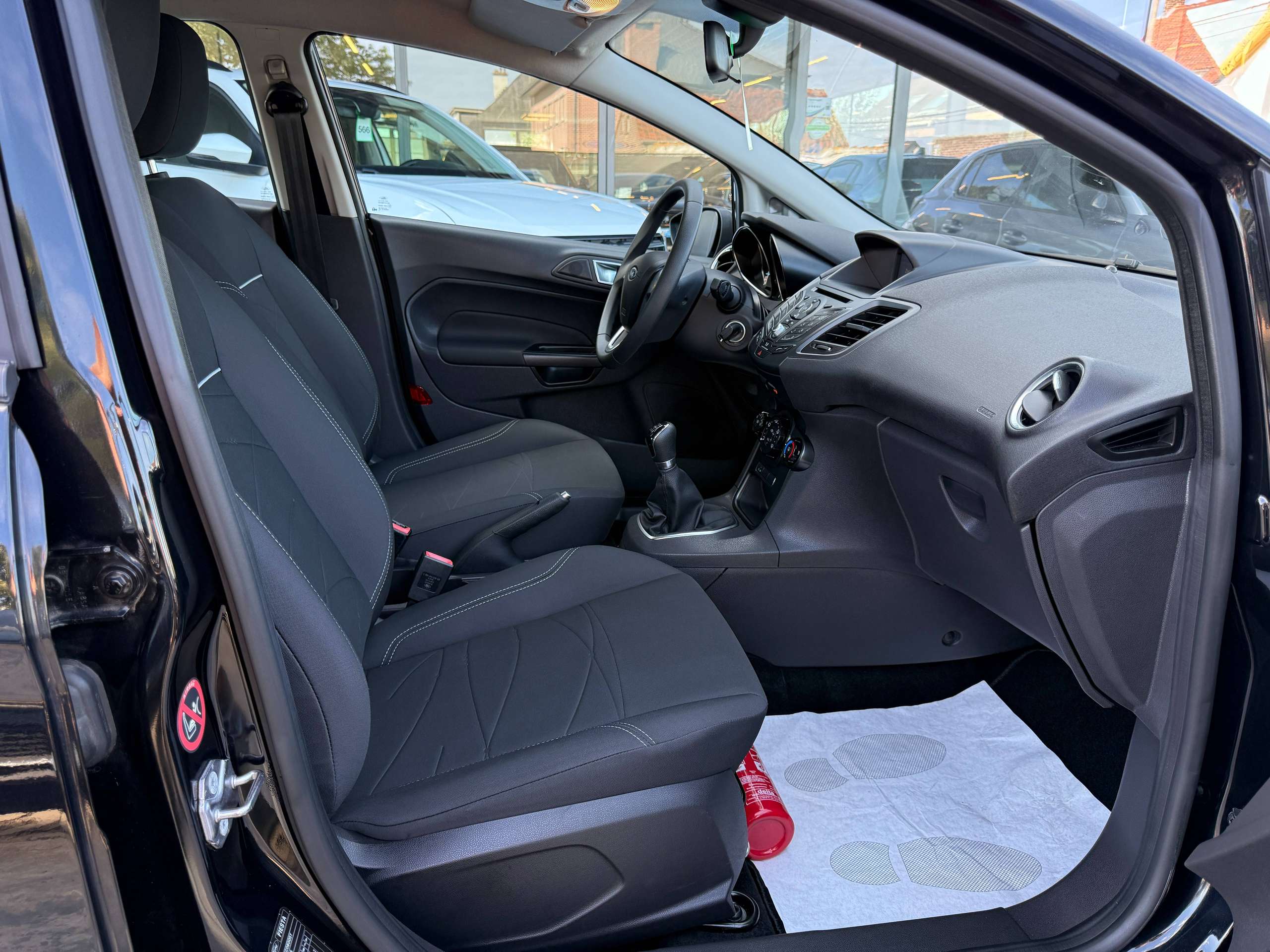 65f05344-bf4e-47f3-afd1-1af5adf1f26e22-ford-fiesta-1-0i-ecoboost-100pk-bluetooth-airco-carpass-garantie.jpg