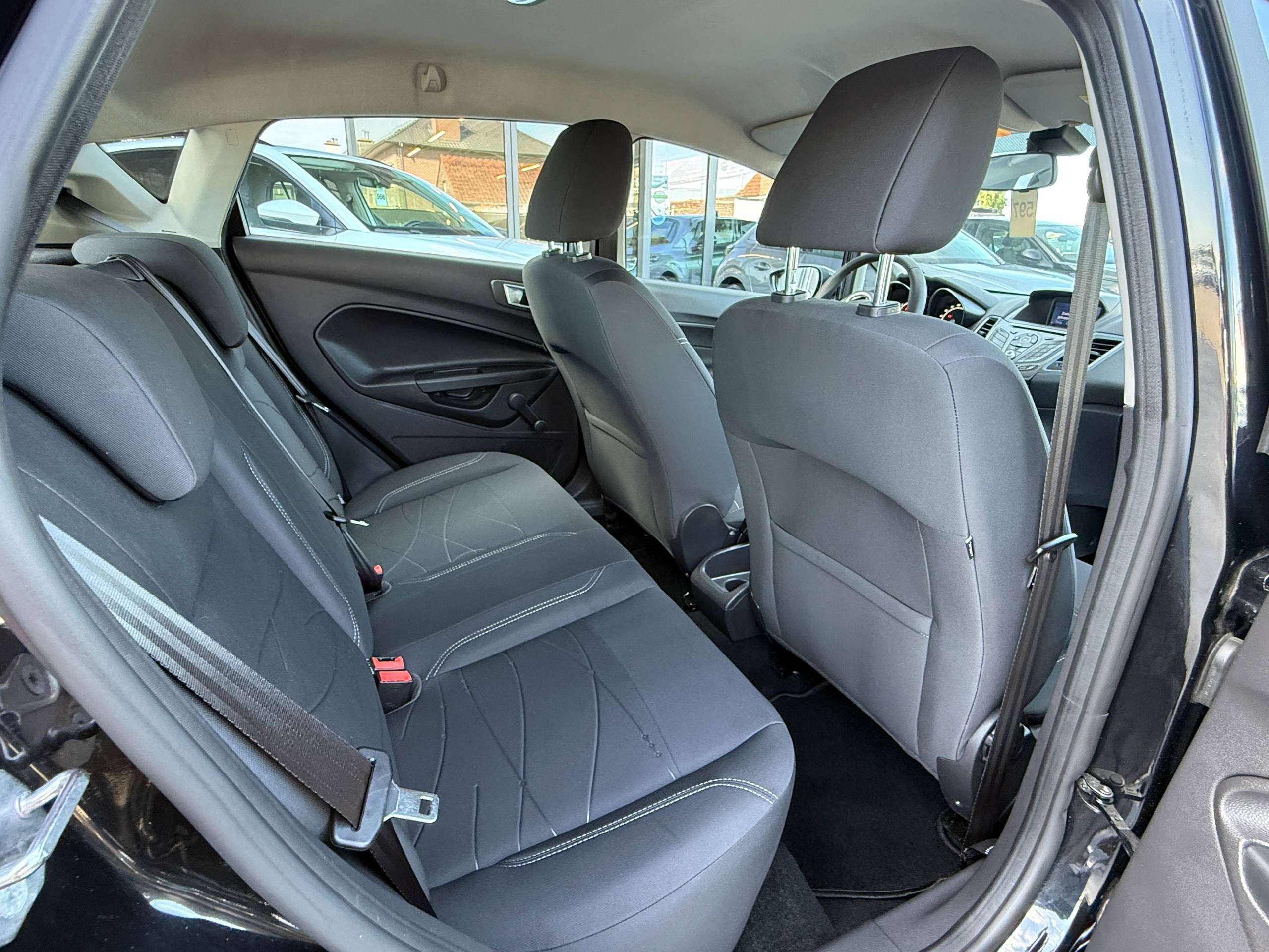 65f05344-bf4e-47f3-afd1-1af5adf1f26e26-ford-fiesta-1-0i-ecoboost-100pk-bluetooth-airco-carpass-garantie.jpg