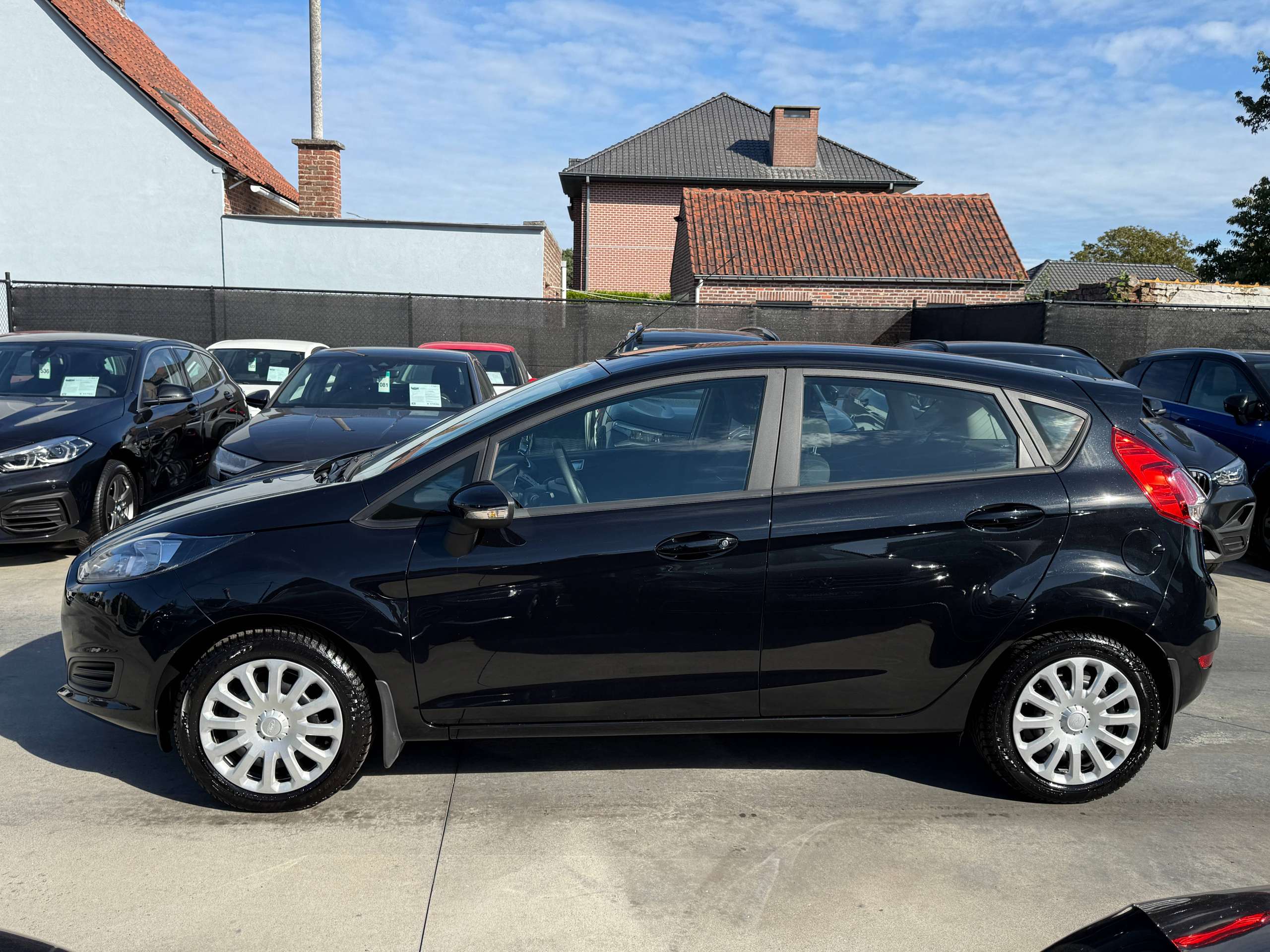 65f05344-bf4e-47f3-afd1-1af5adf1f26e8-ford-fiesta-1-0i-ecoboost-100pk-bluetooth-airco-carpass-garantie.jpg