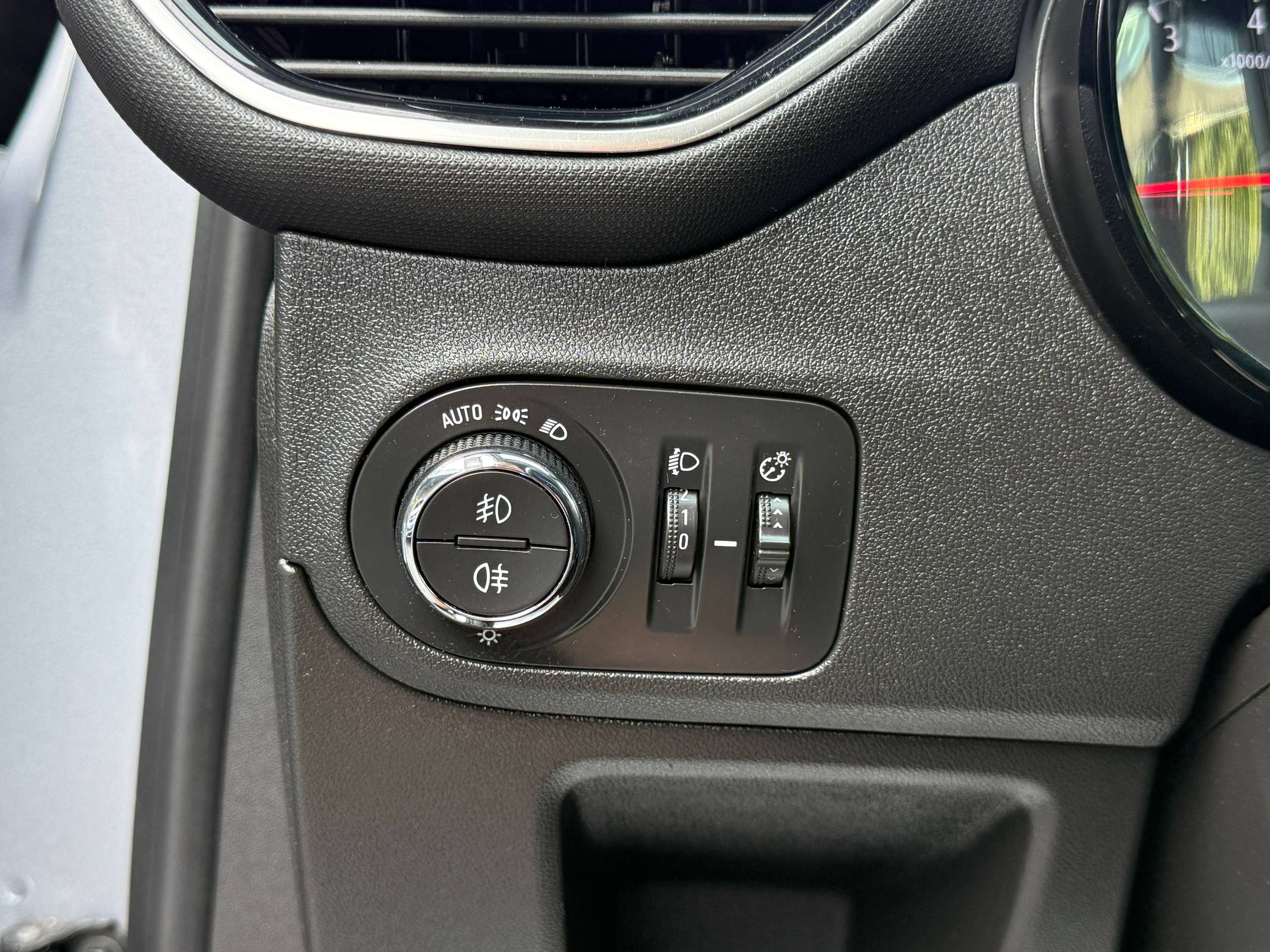69d21612-0193-4a5d-ae67-df3c0137f17517-opel-crossland-1-2i-facelift-full-led-camera-carplay-pdc-alu-privacyglas.jpg