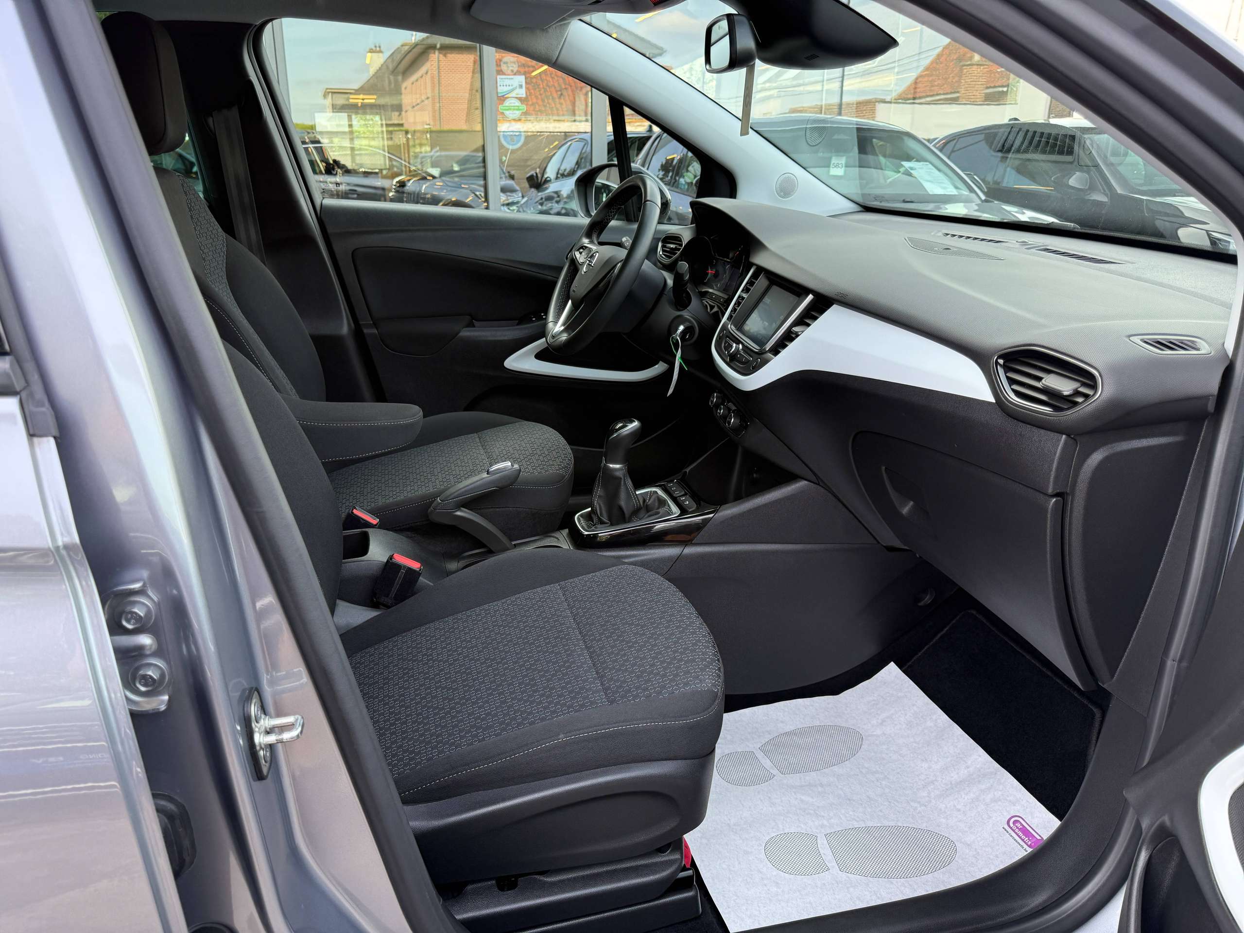 69d21612-0193-4a5d-ae67-df3c0137f17527-opel-crossland-1-2i-facelift-full-led-camera-carplay-pdc-alu-privacyglas.jpg