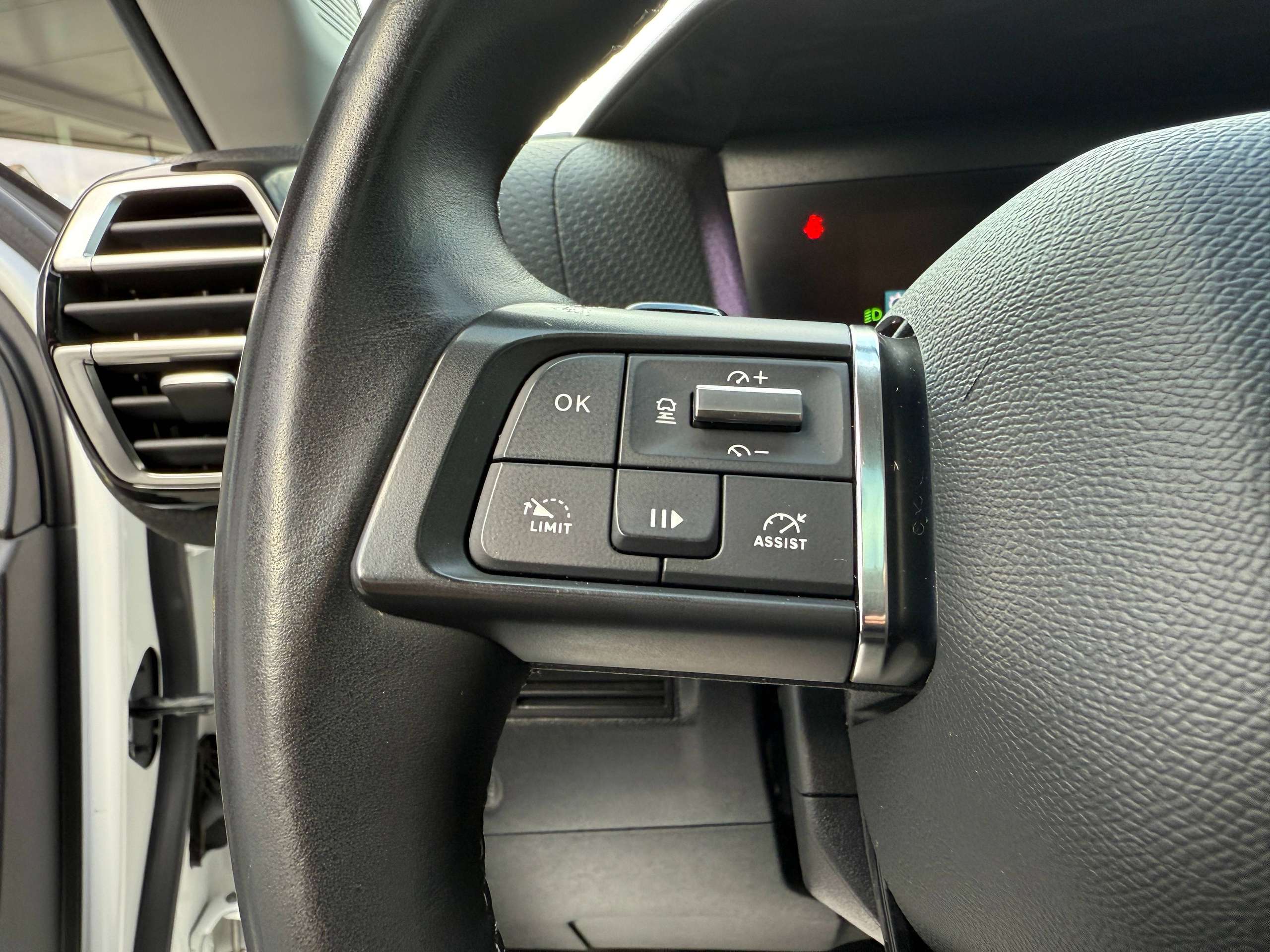 6bb7e85b-42f3-40ef-904b-d202fff1de2619-citroen-c4-1-2i-130pk-5-deurs-automaat-navigatie-leder-360-camera-opendak-head-up-carplay.jpg