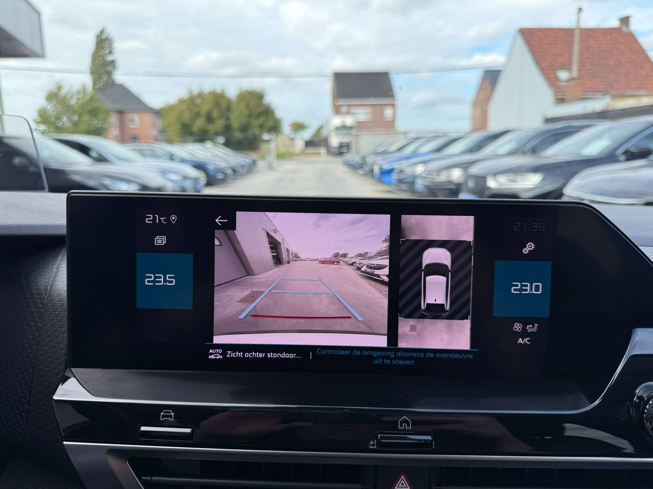 6bb7e85b-42f3-40ef-904b-d202fff1de2625-citroen-c4-1-2i-130pk-5-deurs-automaat-navigatie-leder-360-camera-opendak-head-up-carplay.jpg