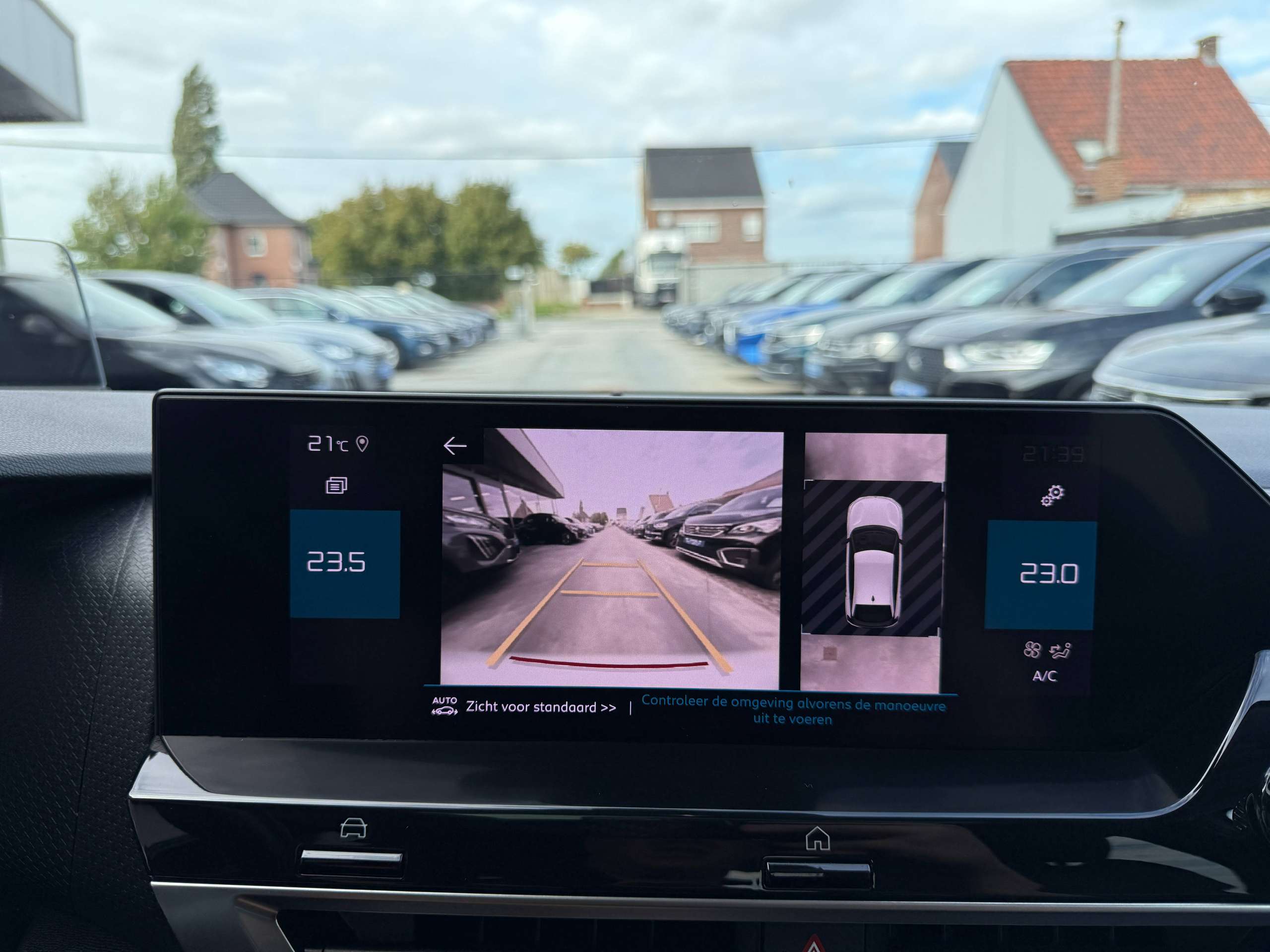 6bb7e85b-42f3-40ef-904b-d202fff1de2626-citroen-c4-1-2i-130pk-5-deurs-automaat-navigatie-leder-360-camera-opendak-head-up-carplay.jpg