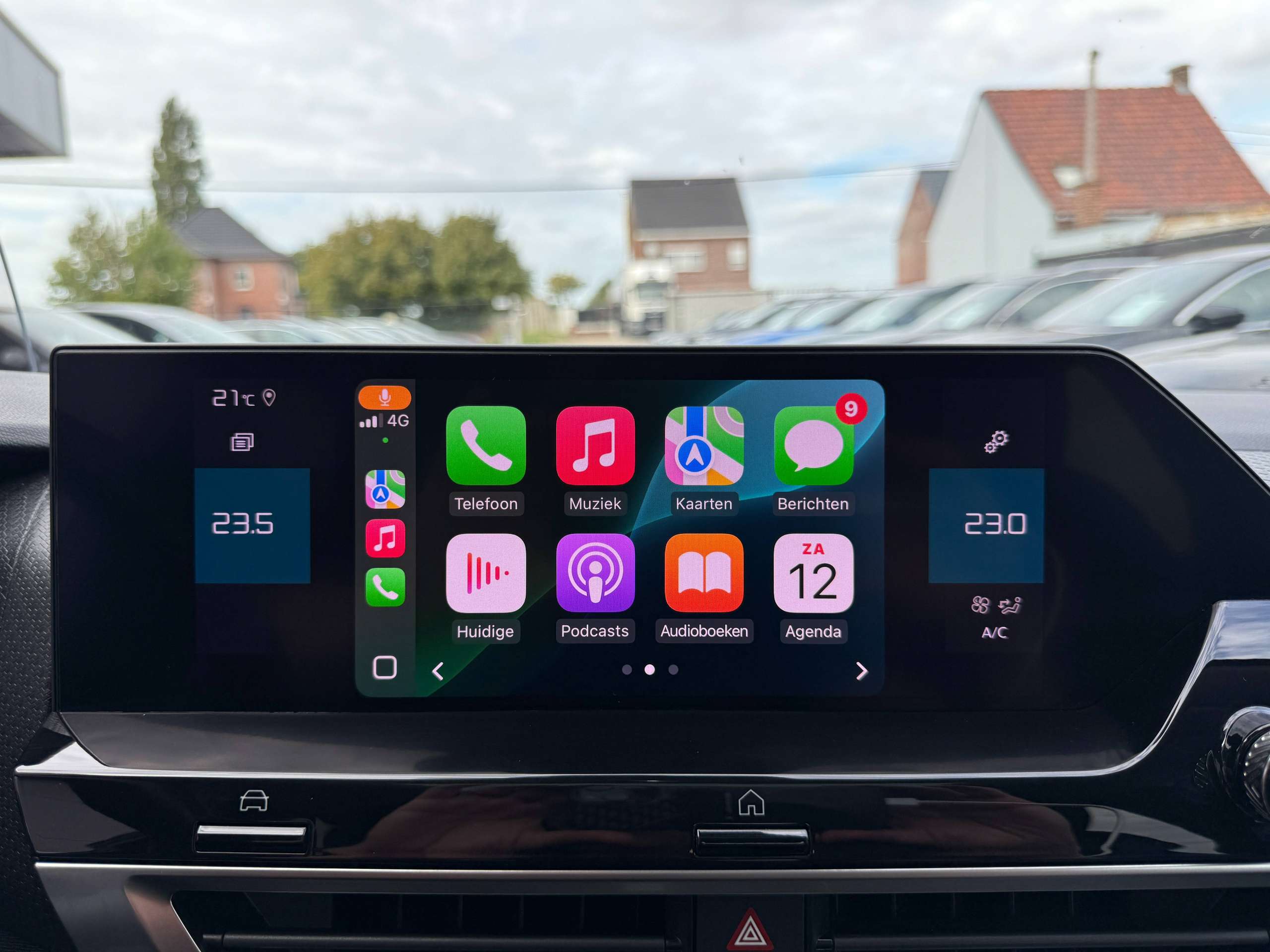6bb7e85b-42f3-40ef-904b-d202fff1de2632-citroen-c4-1-2i-130pk-5-deurs-automaat-navigatie-leder-360-camera-opendak-head-up-carplay.jpg
