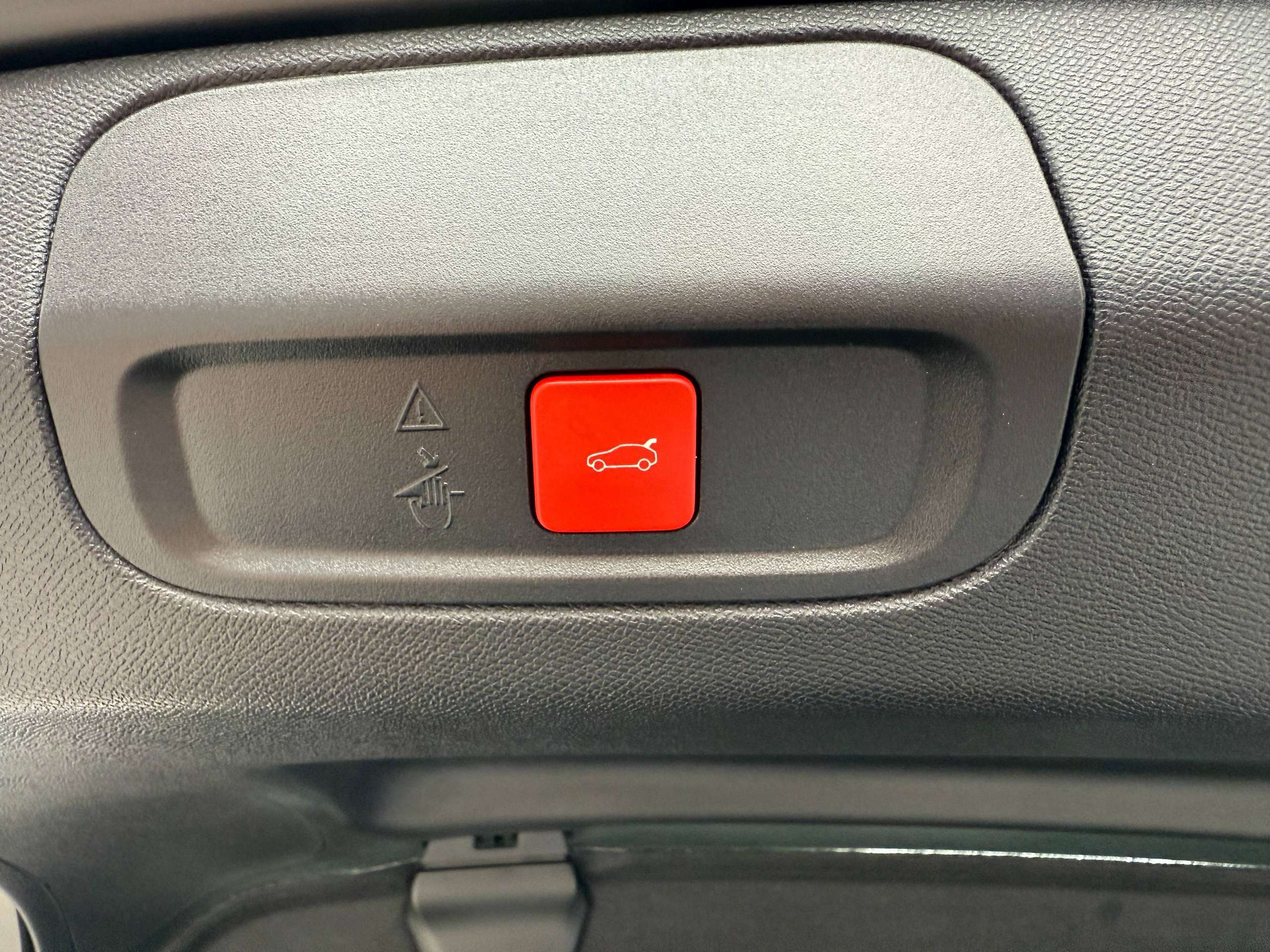 6c0603d7-e417-482c-9312-8f9ae28403bb17-peugeot-408-1-2i-turbo-hybrid-gt-line-automaat-navi-leder-full-led-360-camera-carplay.jpg