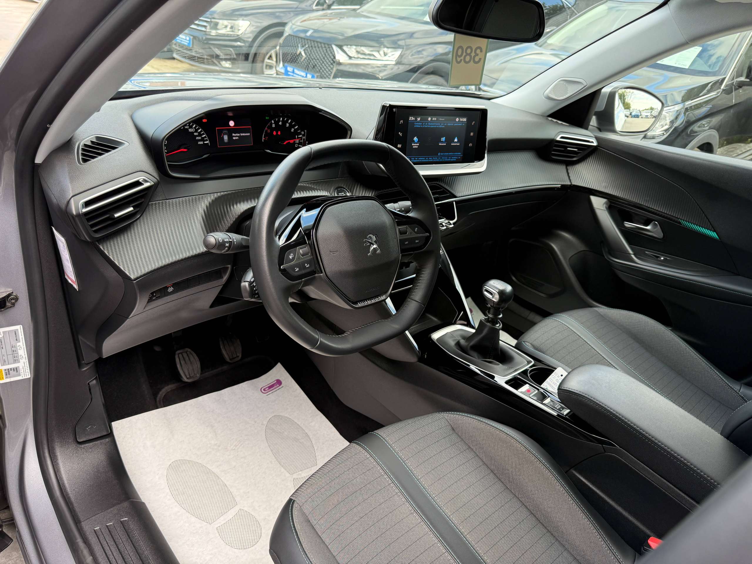 6f0346dc-58e6-4e45-852e-6029b1bae06714-peugeot-2008-1-2i-allure-full-led-zwart-leder-carplay-dab-trekhaak-alu-carpass.jpg