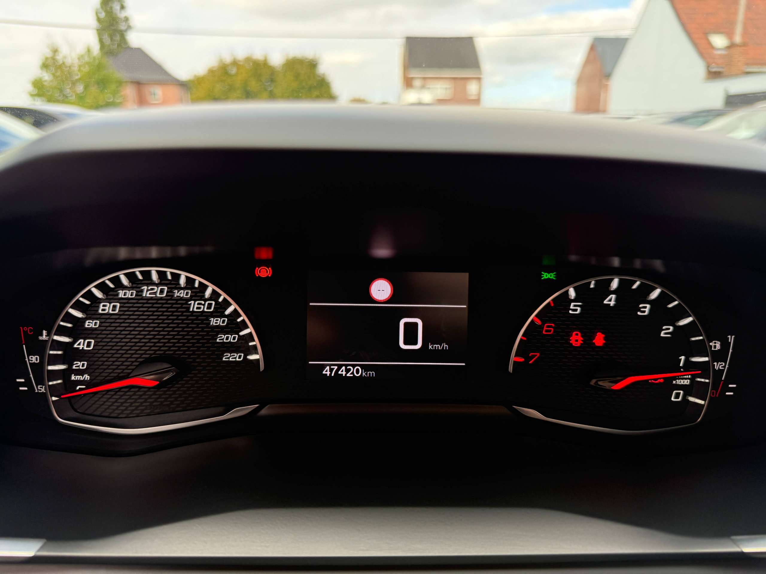 6f0346dc-58e6-4e45-852e-6029b1bae06717-peugeot-2008-1-2i-allure-full-led-zwart-leder-carplay-dab-trekhaak-alu-carpass.jpg
