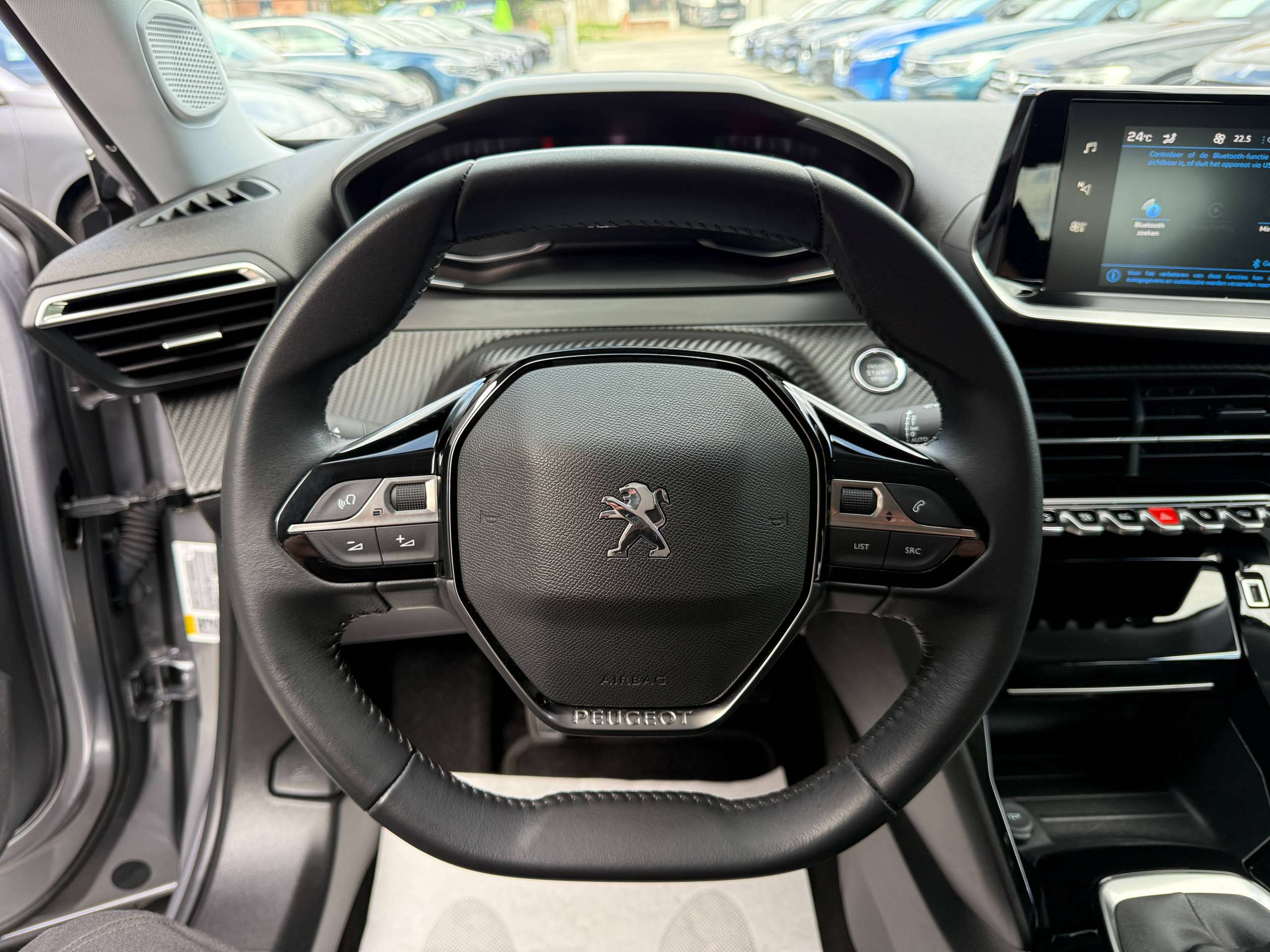 6f0346dc-58e6-4e45-852e-6029b1bae06719-peugeot-2008-1-2i-allure-full-led-zwart-leder-carplay-dab-trekhaak-alu-carpass.jpg